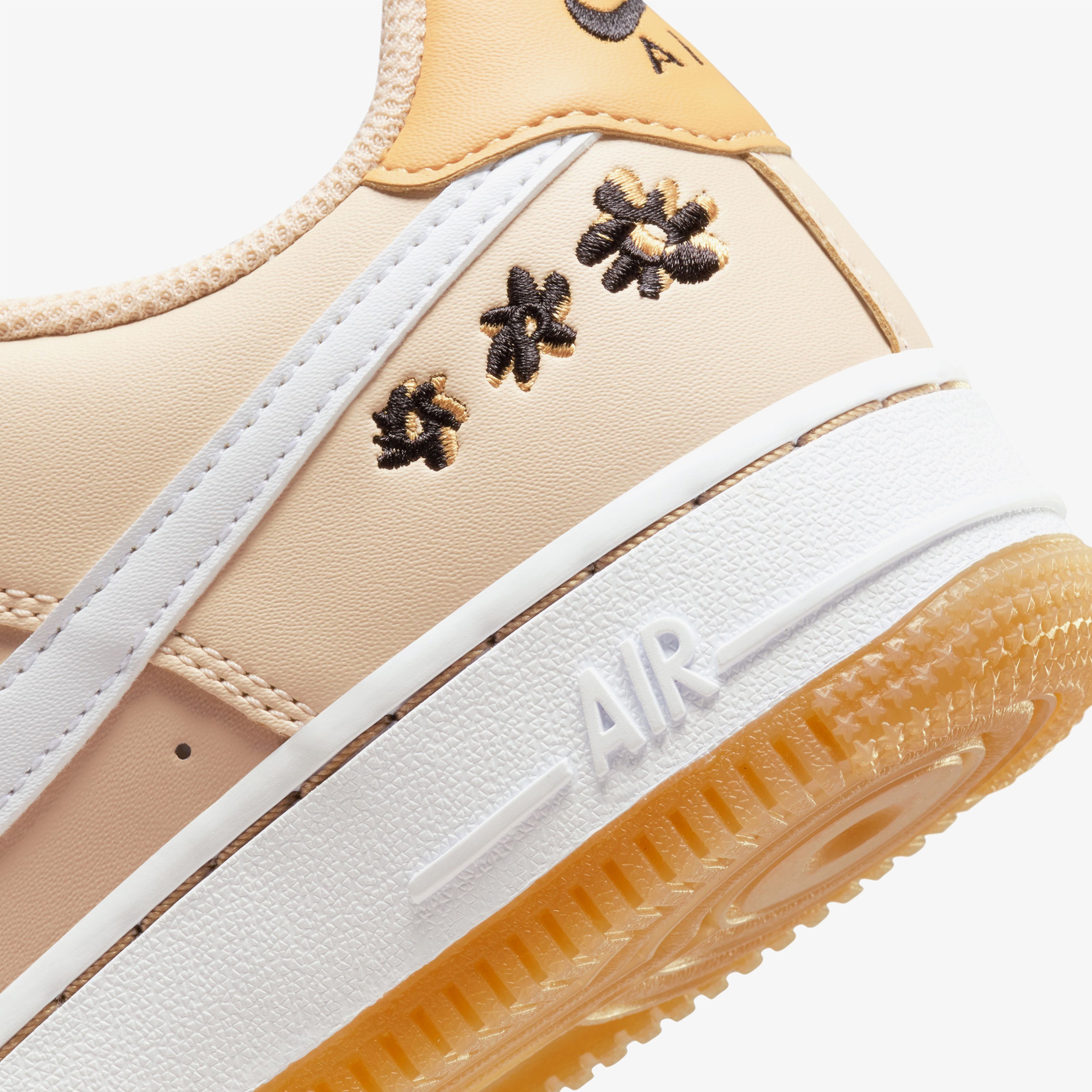Nike Air Force 1 SE Genç Bej Spor Ayakkabı