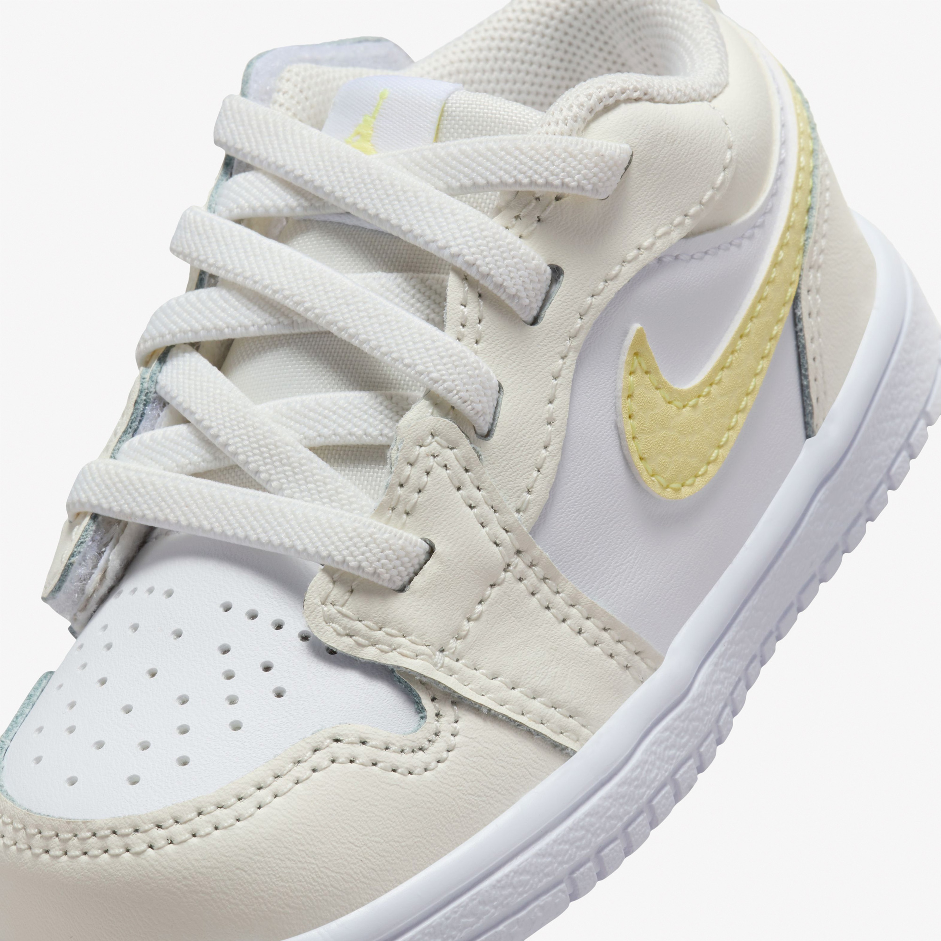 Jordan 1 Low Alt Çocuk Beyaz Spor Ayakkabı