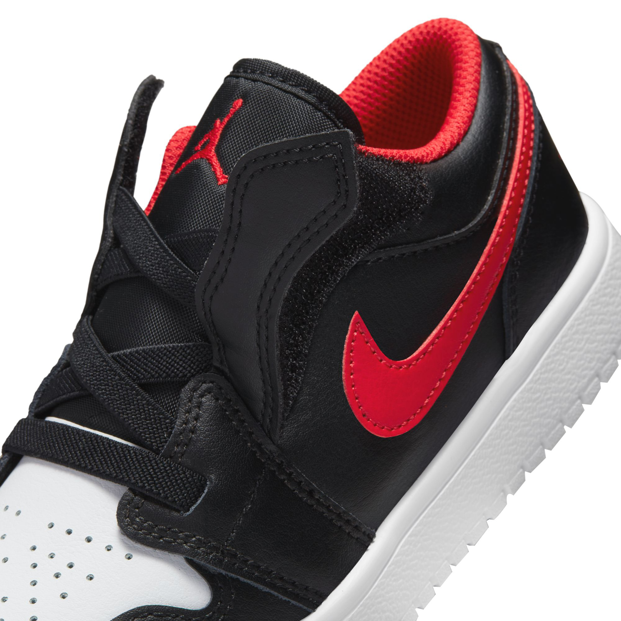 Jordan 1 Low Alt Çocuk Siyah-Kırmızı Spor Ayakkabı