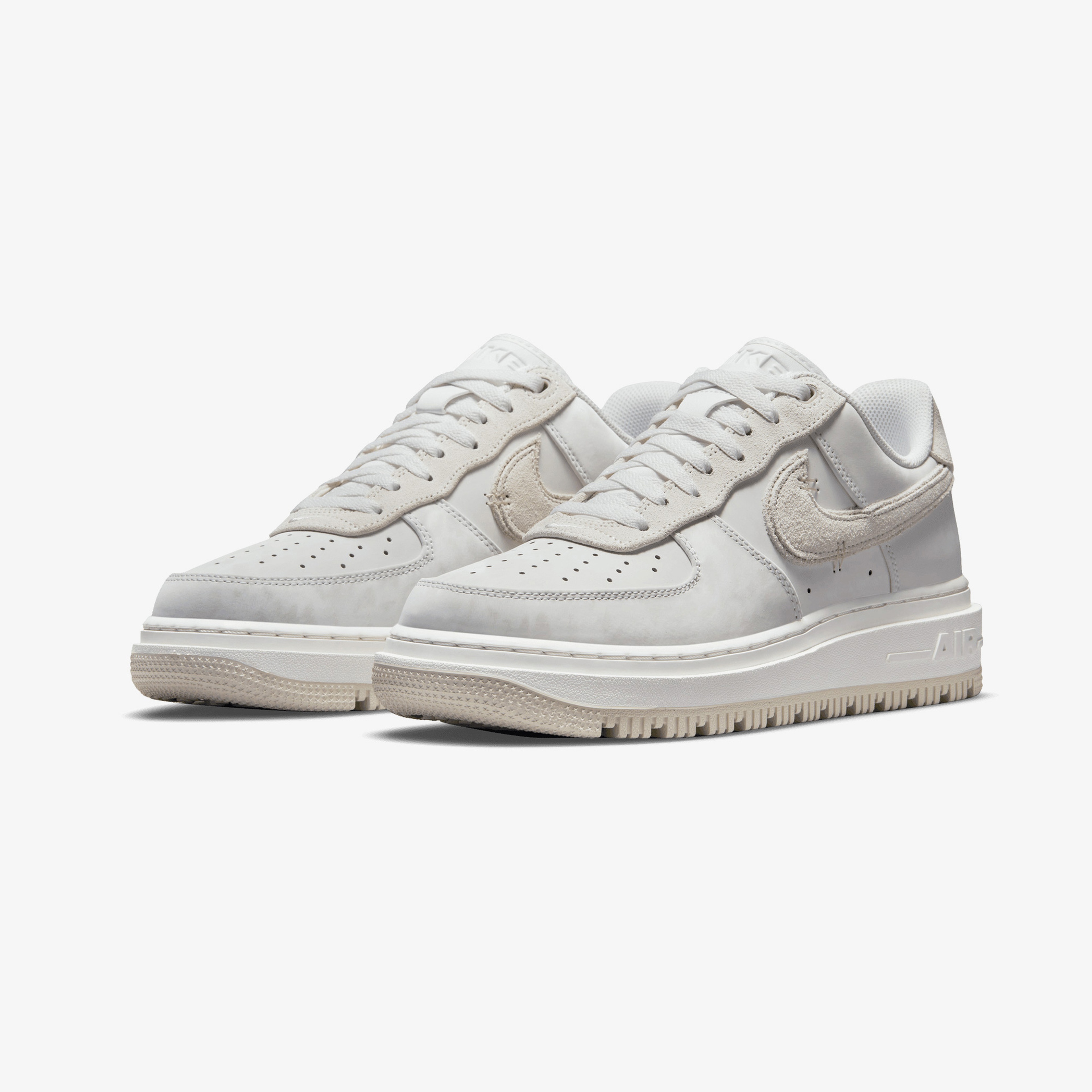Nike Air Force 1 Luxe Erkek Beyaz Spor Ayakkabı