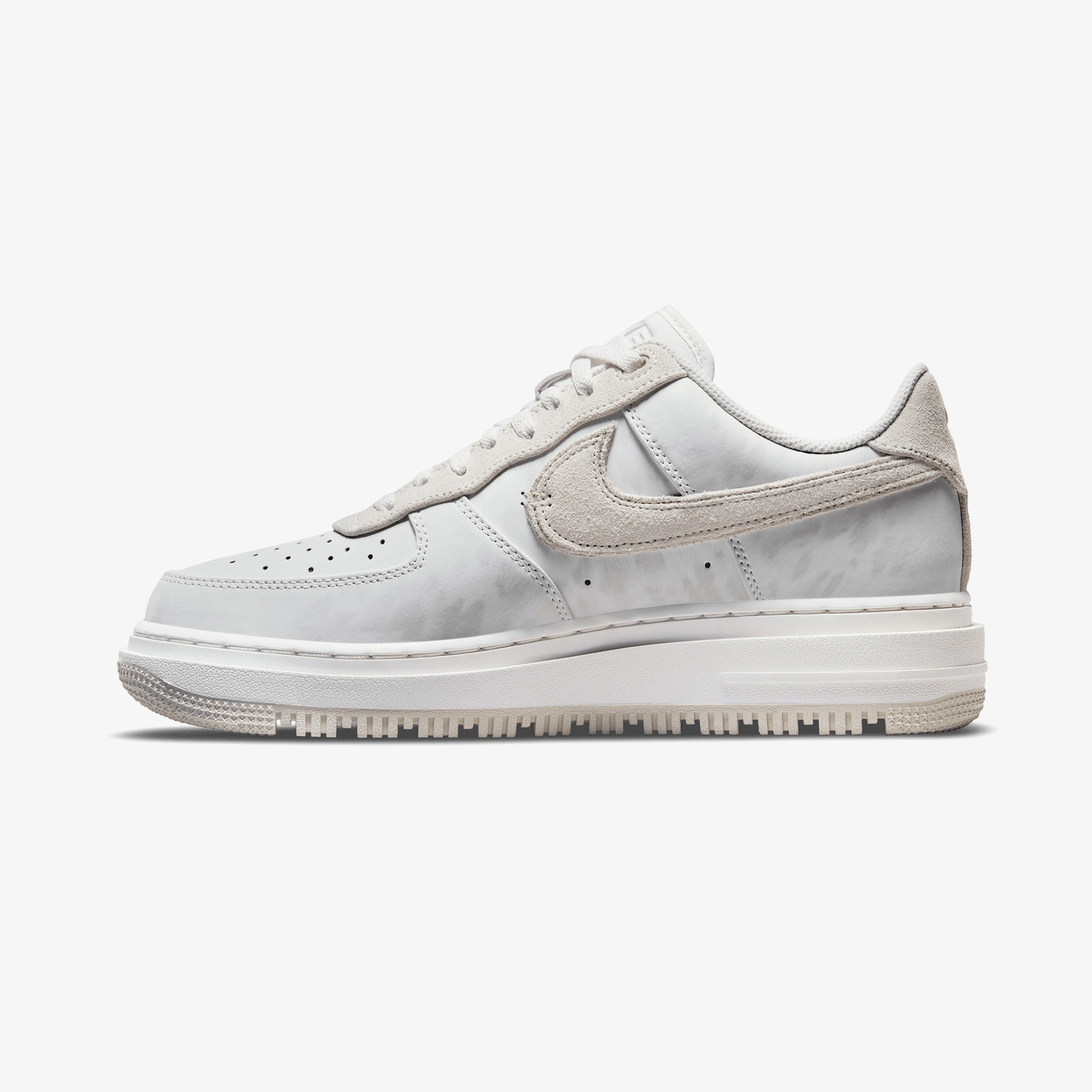 Nike Air Force 1 Luxe Erkek Beyaz Spor Ayakkabı