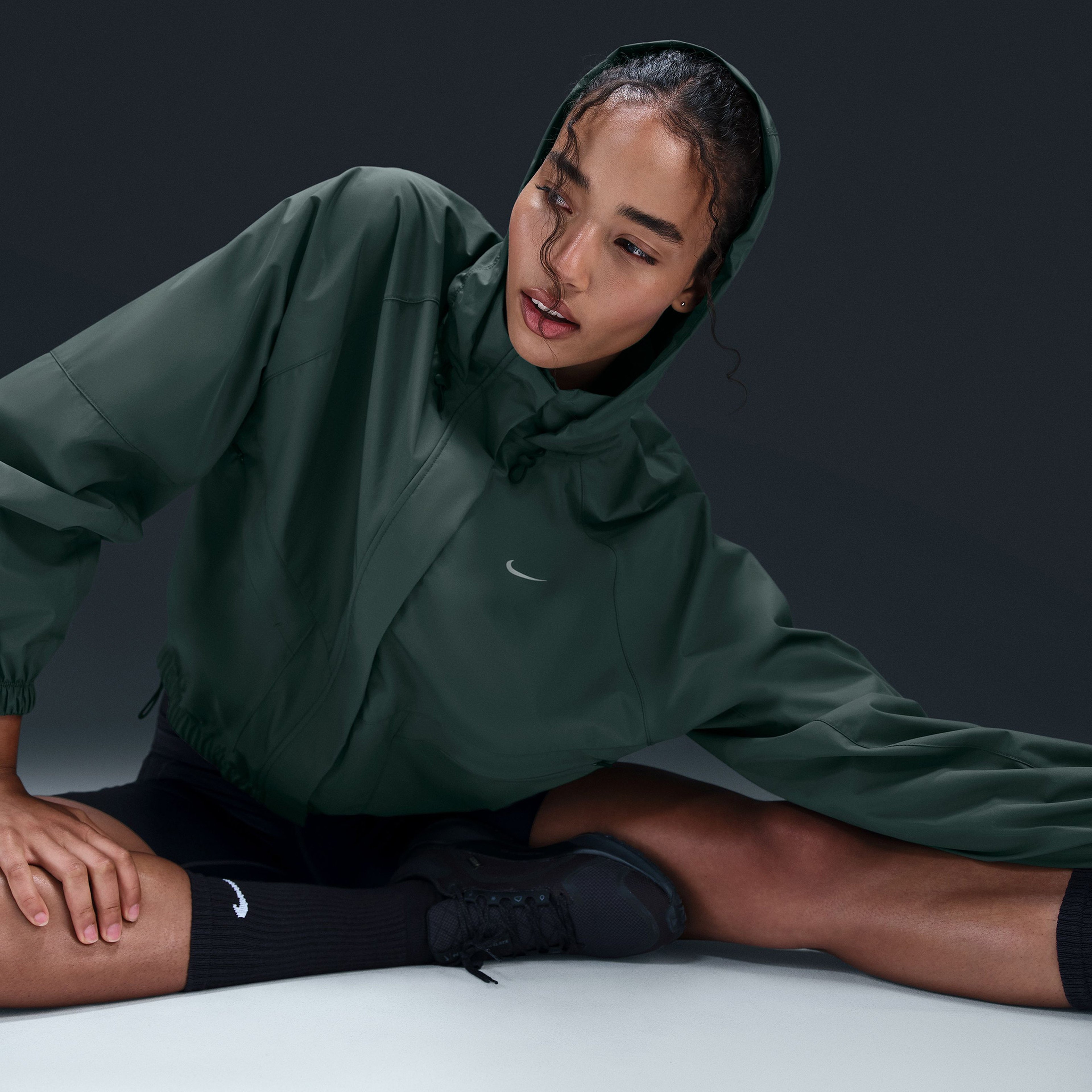Nike Storm-FIT Swift Kadın Yeşil Ceket