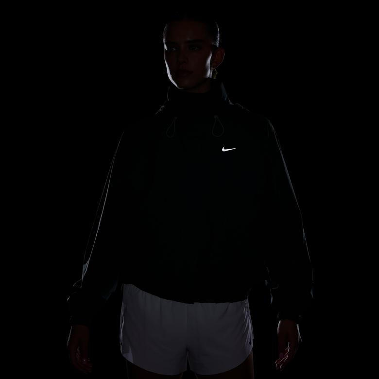 Nike Storm-FIT Swift Kadın Yeşil Ceket