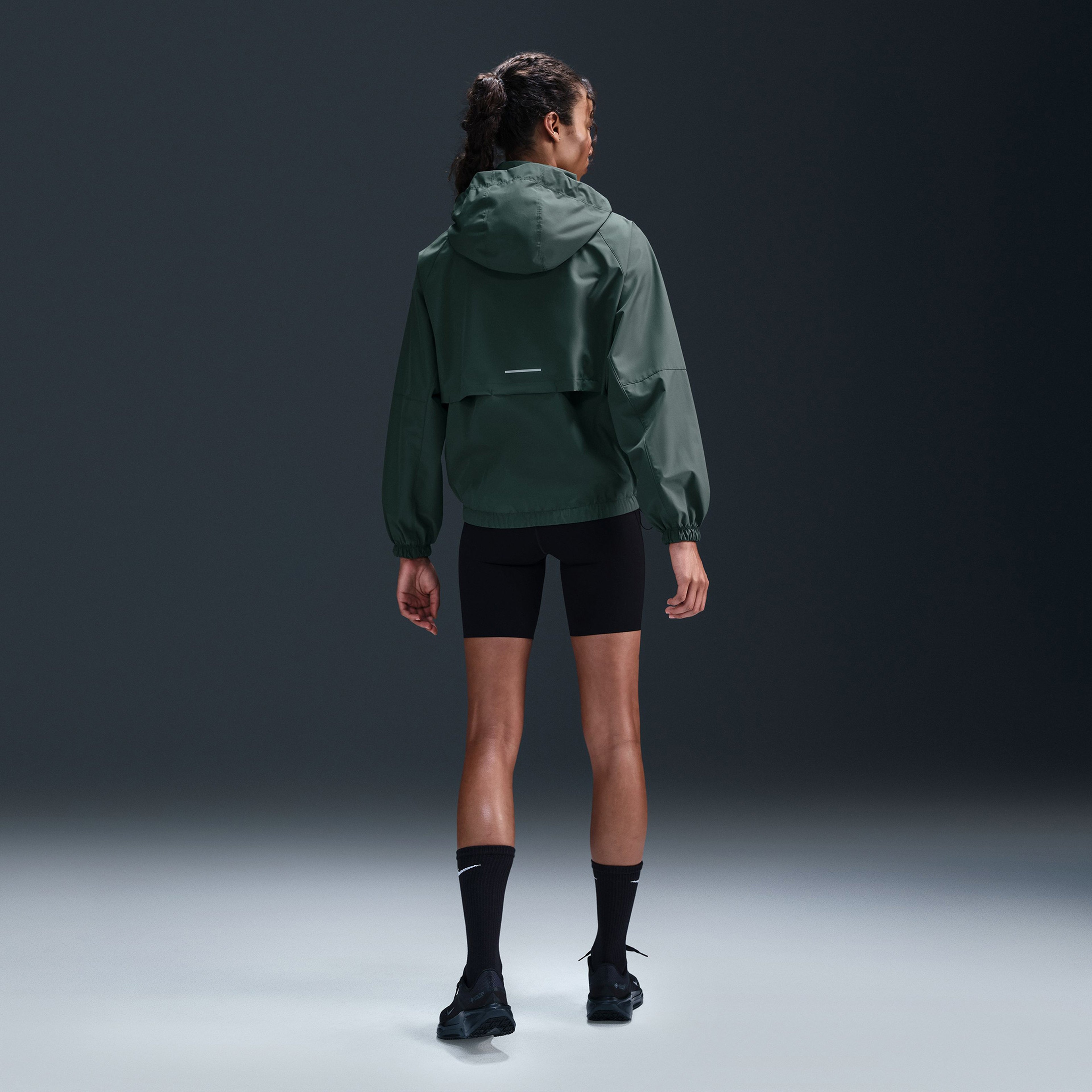 Nike Storm-FIT Swift Kadın Yeşil Ceket