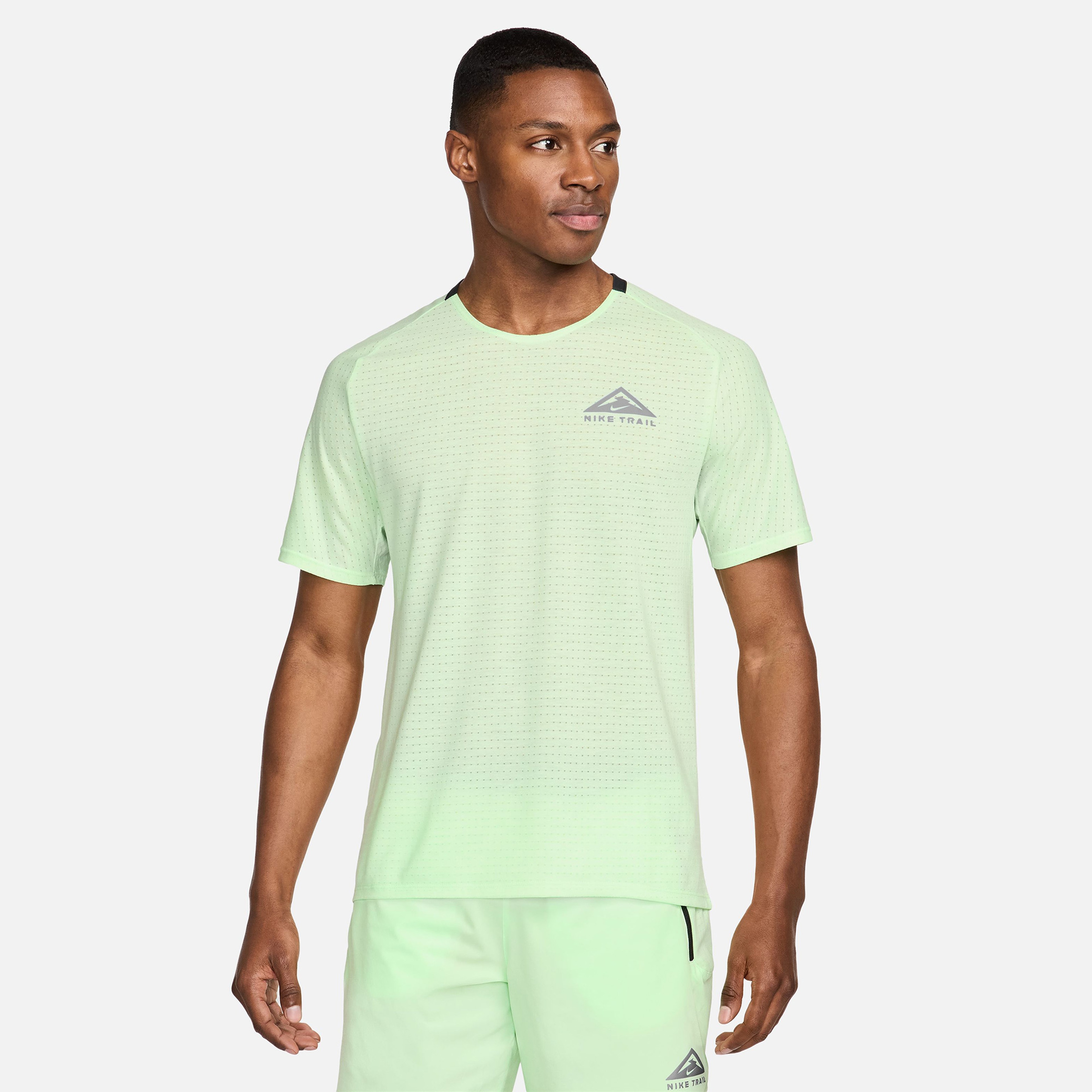 Nike Dri-Fit Trail Solar Chase Erkek Yeşil T-Shirt