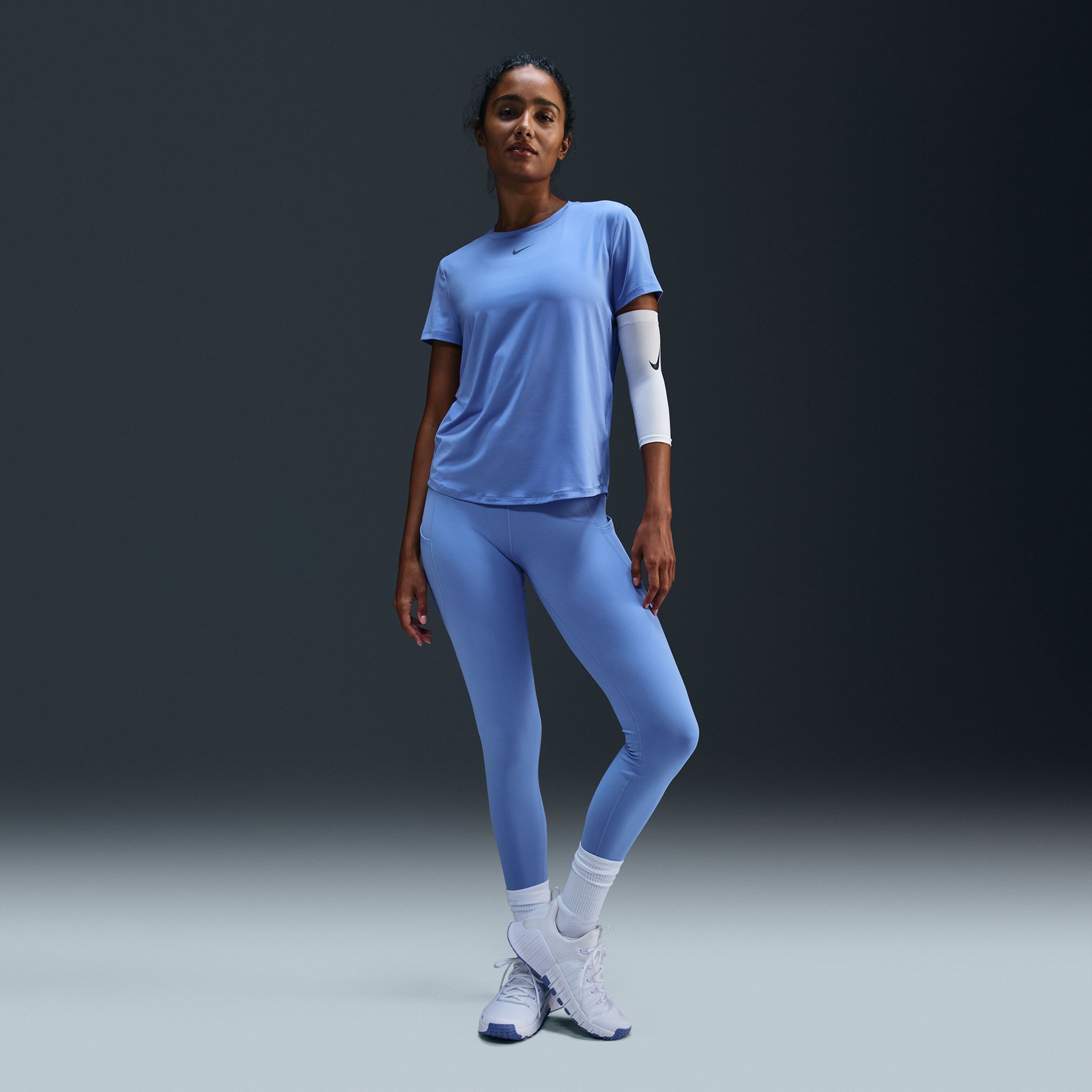 Nike One Classic Dri-Fit Kadın Mavi T-Shirt