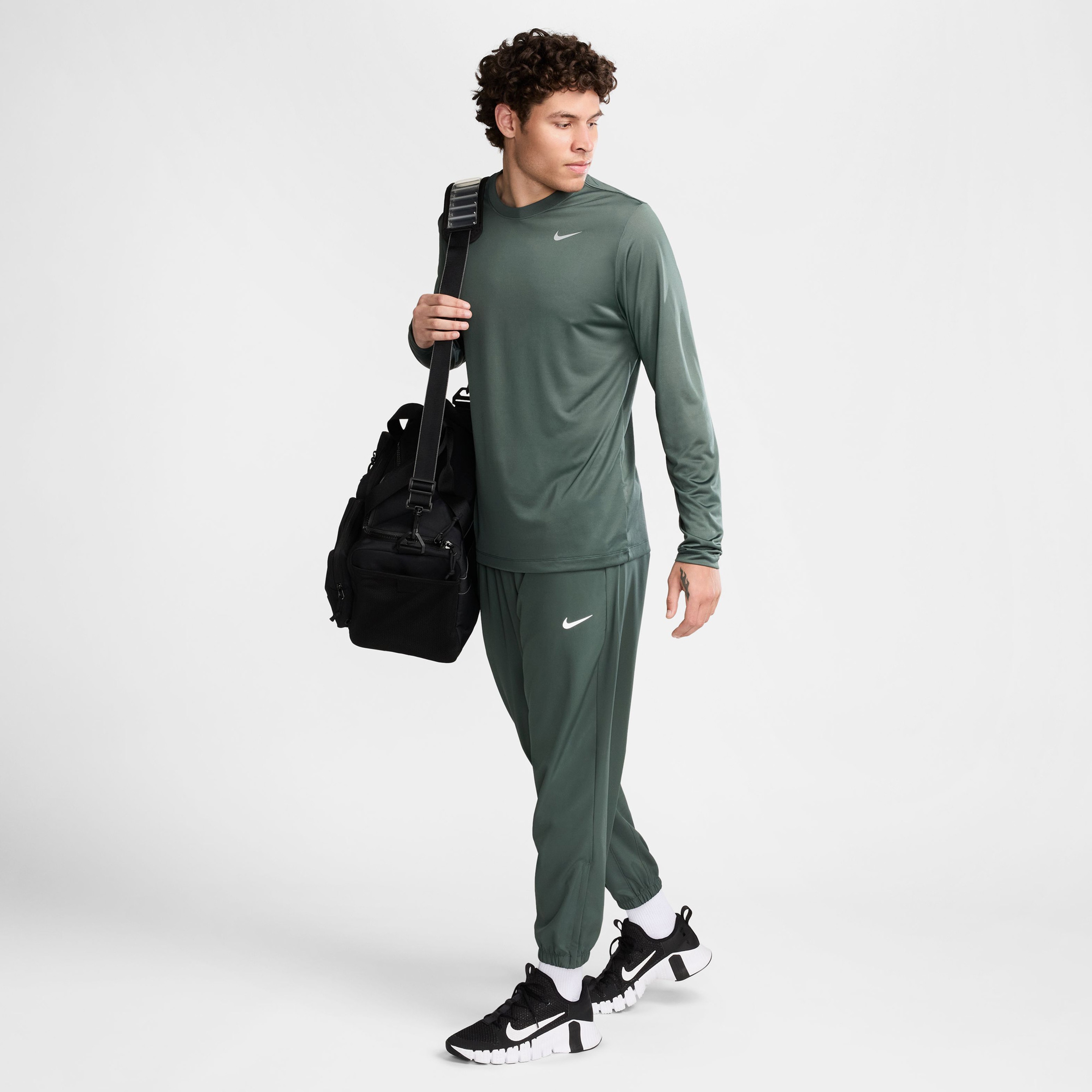 Nike Dri-Fit Legend Erkek Yeşil Uzun Kollu T-Shirt