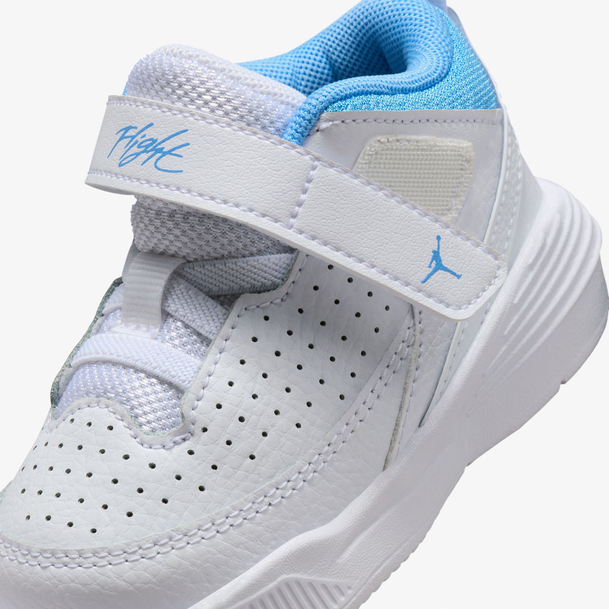 Jordan Max Aura 5 Çocuk Beyaz Spor Ayakkabı