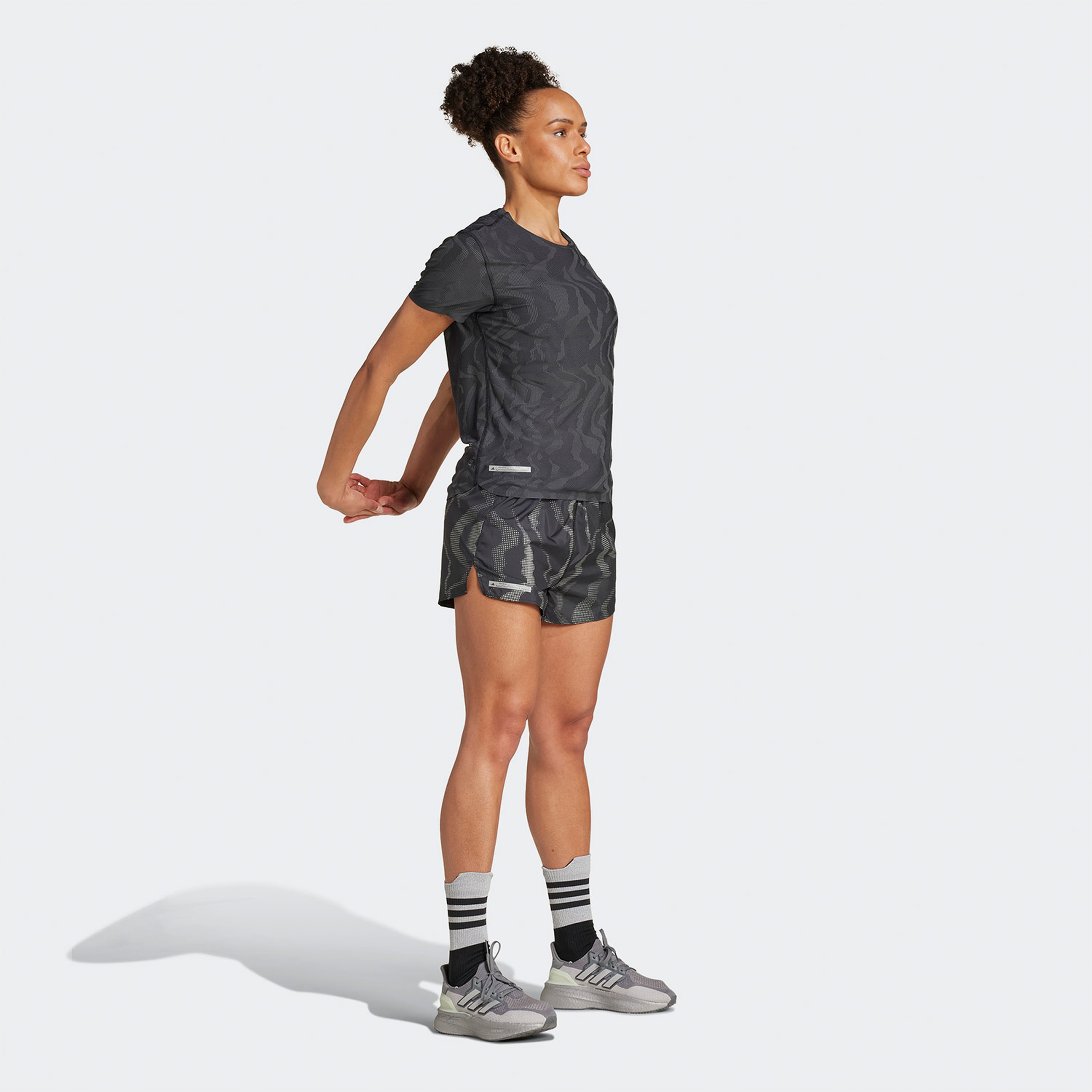 adidas Ultimate Wind Rdy Kadın Gri Koşu Şortu