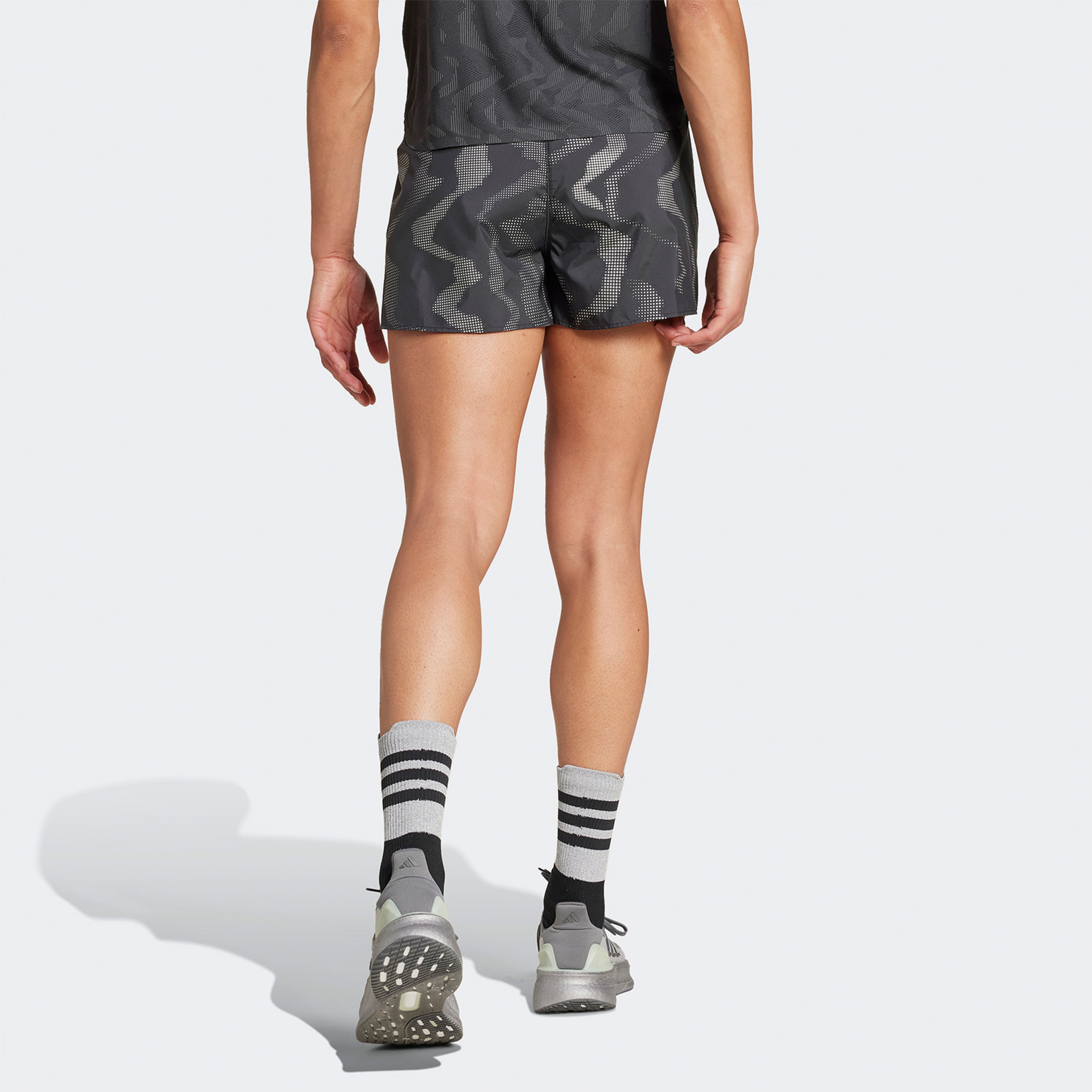 adidas Ultimate Wind Rdy Kadın Gri Koşu Şortu