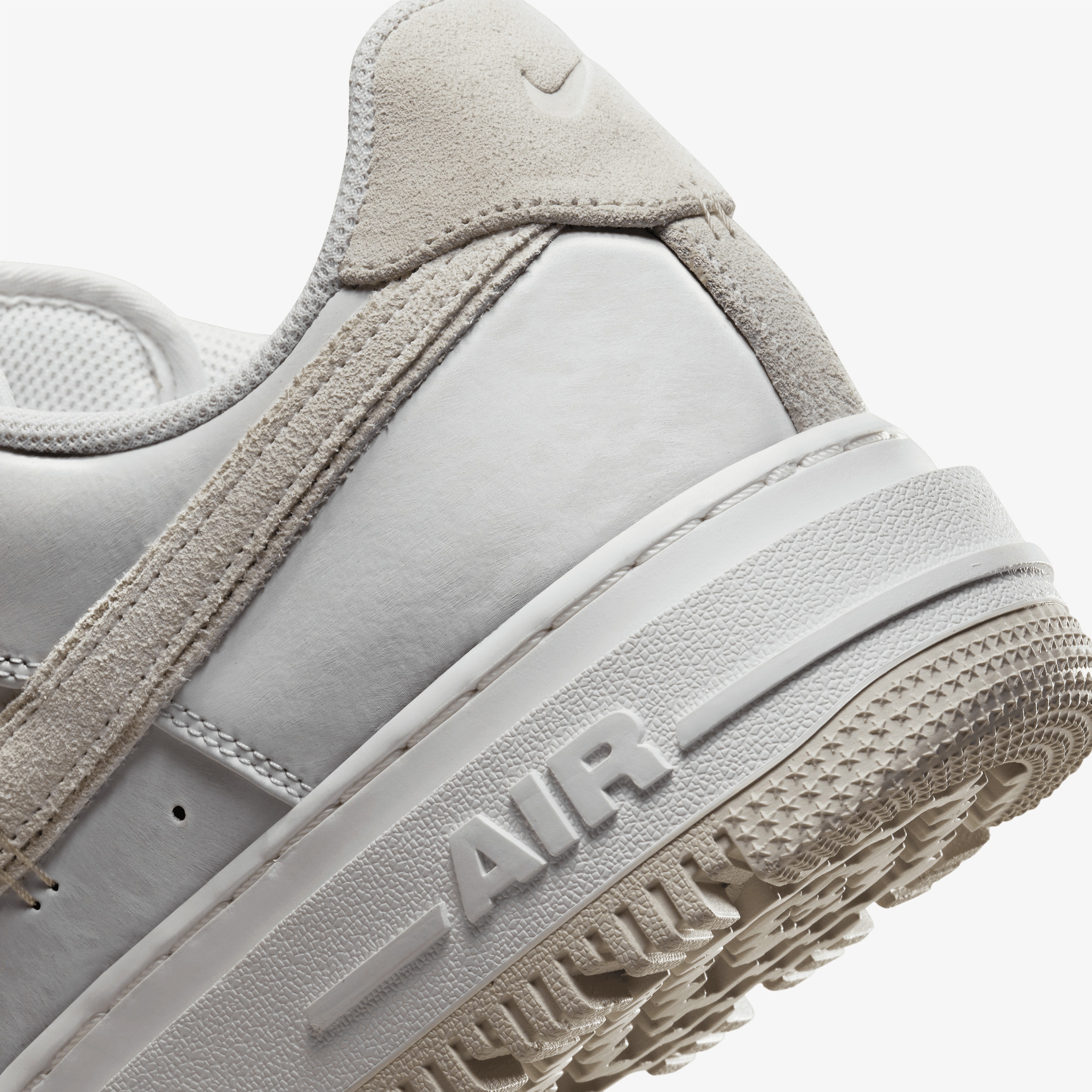 Nike Air Force 1 Luxe Erkek Beyaz Spor Ayakkabı