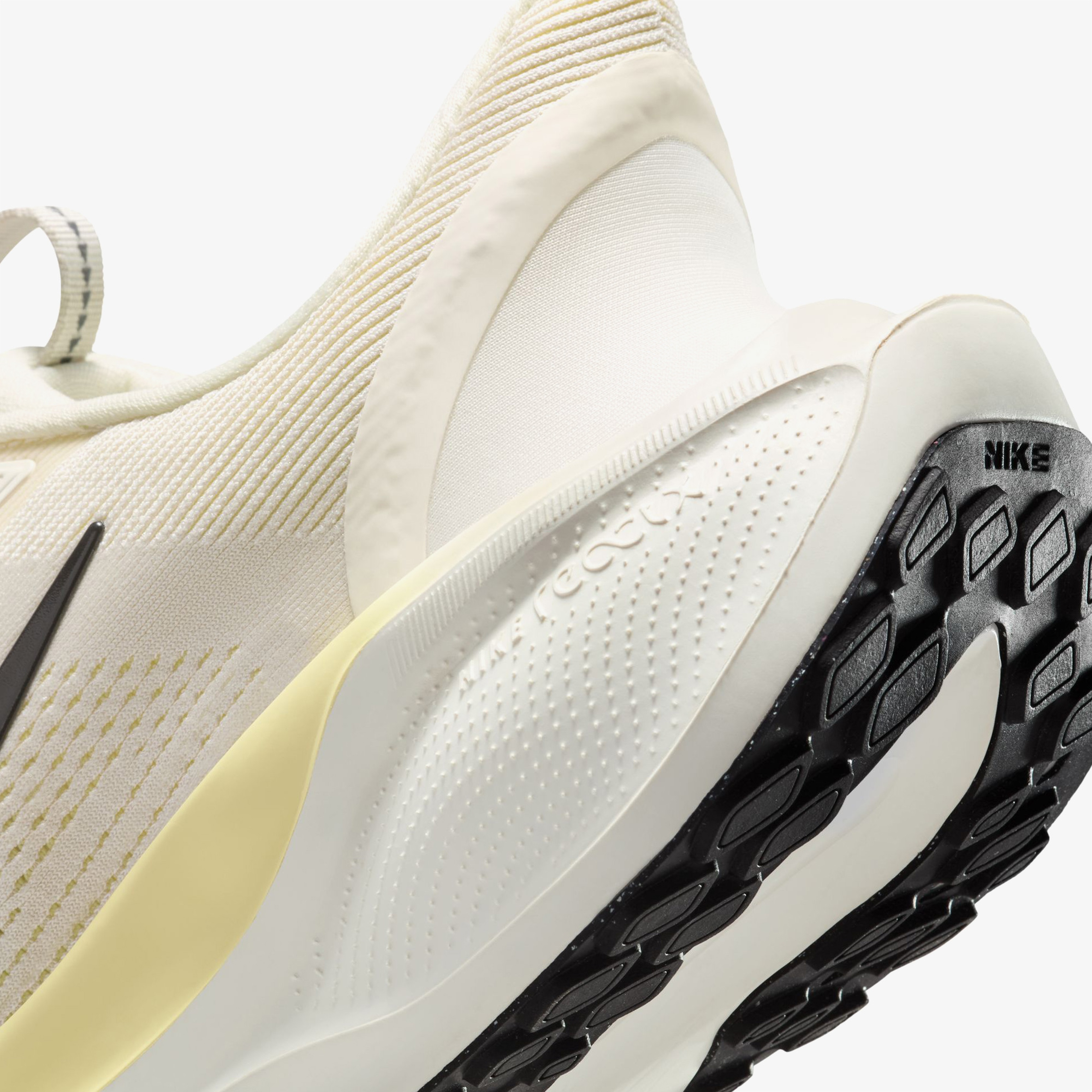 Nike Pegasus EasyOn Kadın Beyaz Koşu Ayakkabısı