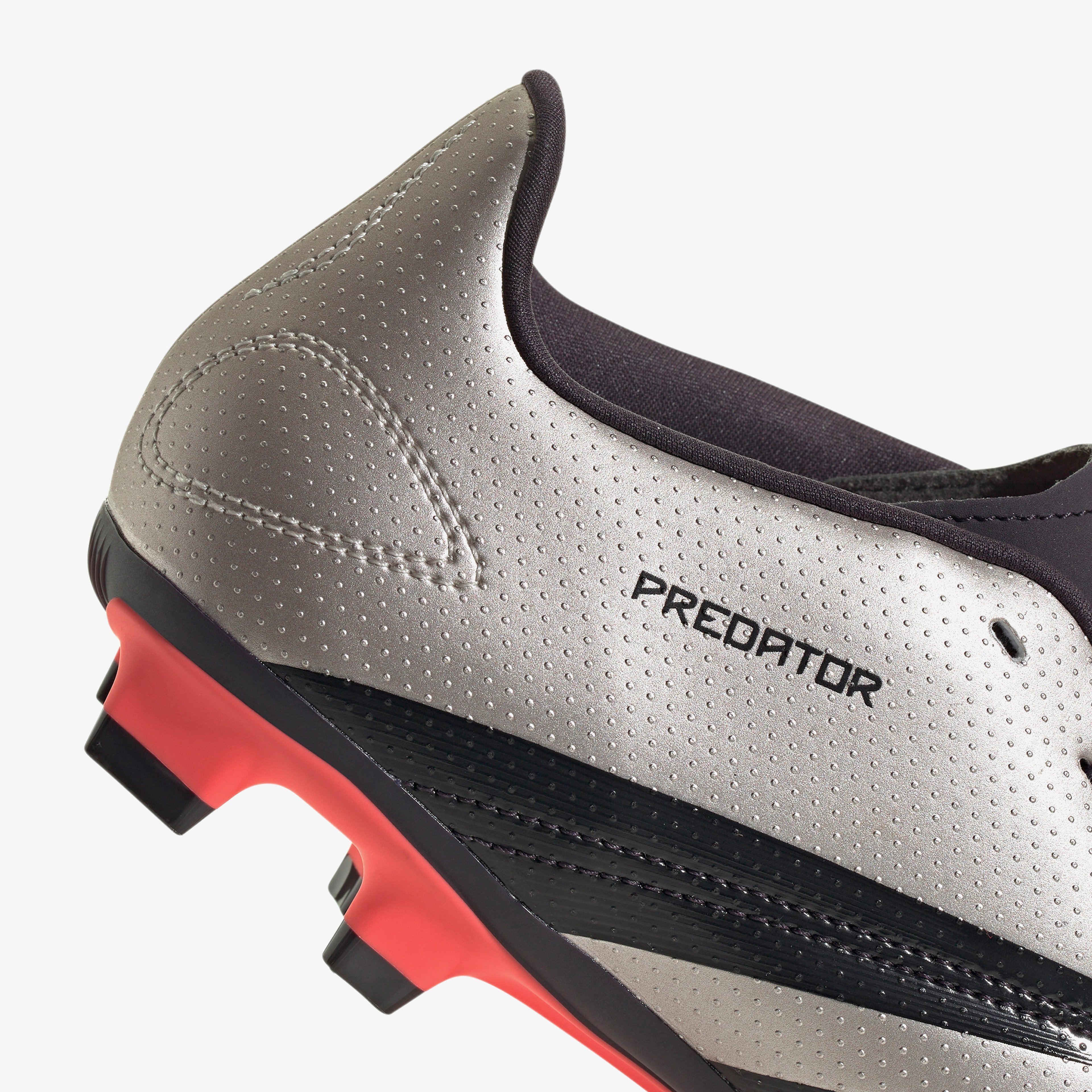 adidas Predator FG Erkek Gri Çim Saha Kramponu