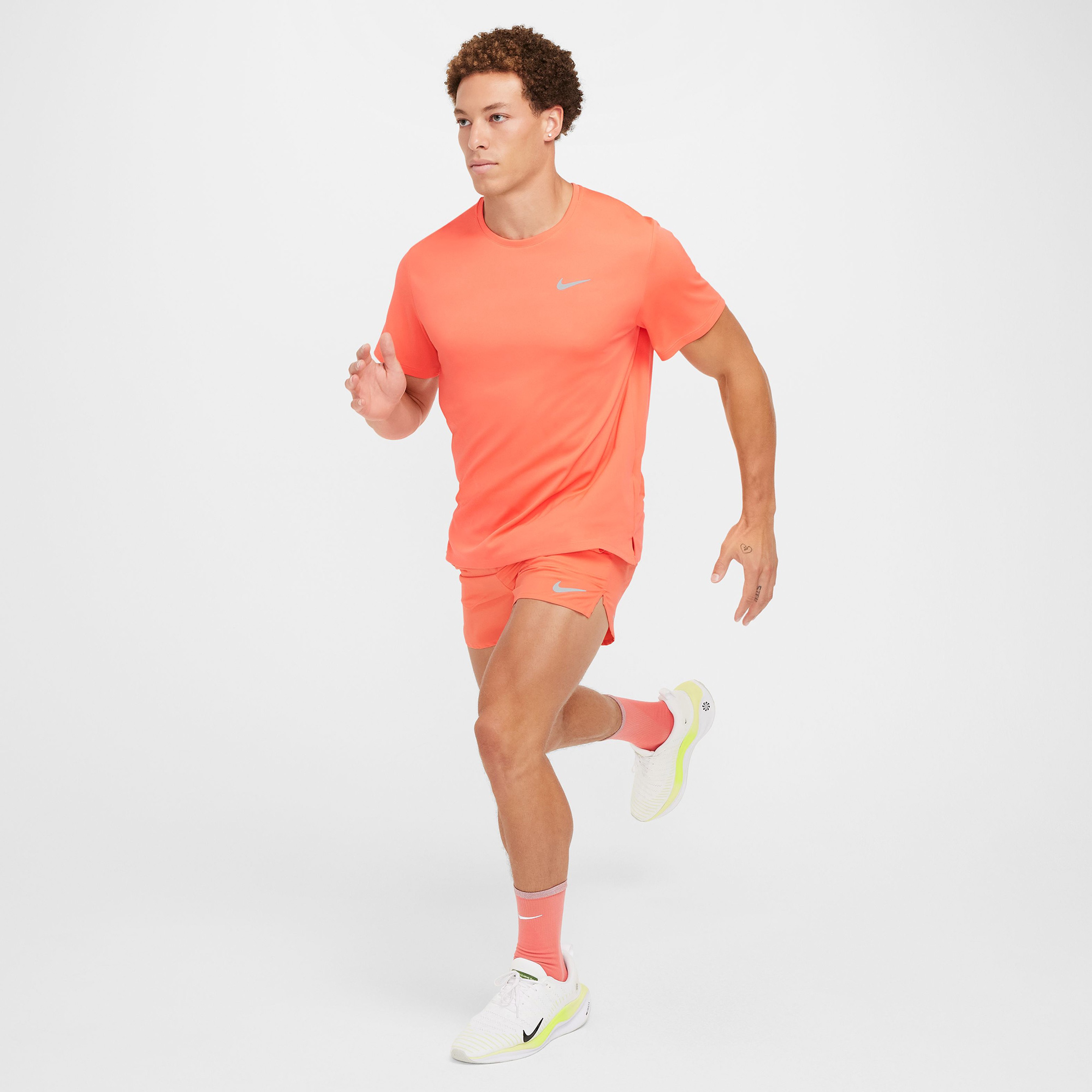 Nike Dri-Fit Miler Erkek Pembe T-Shirt