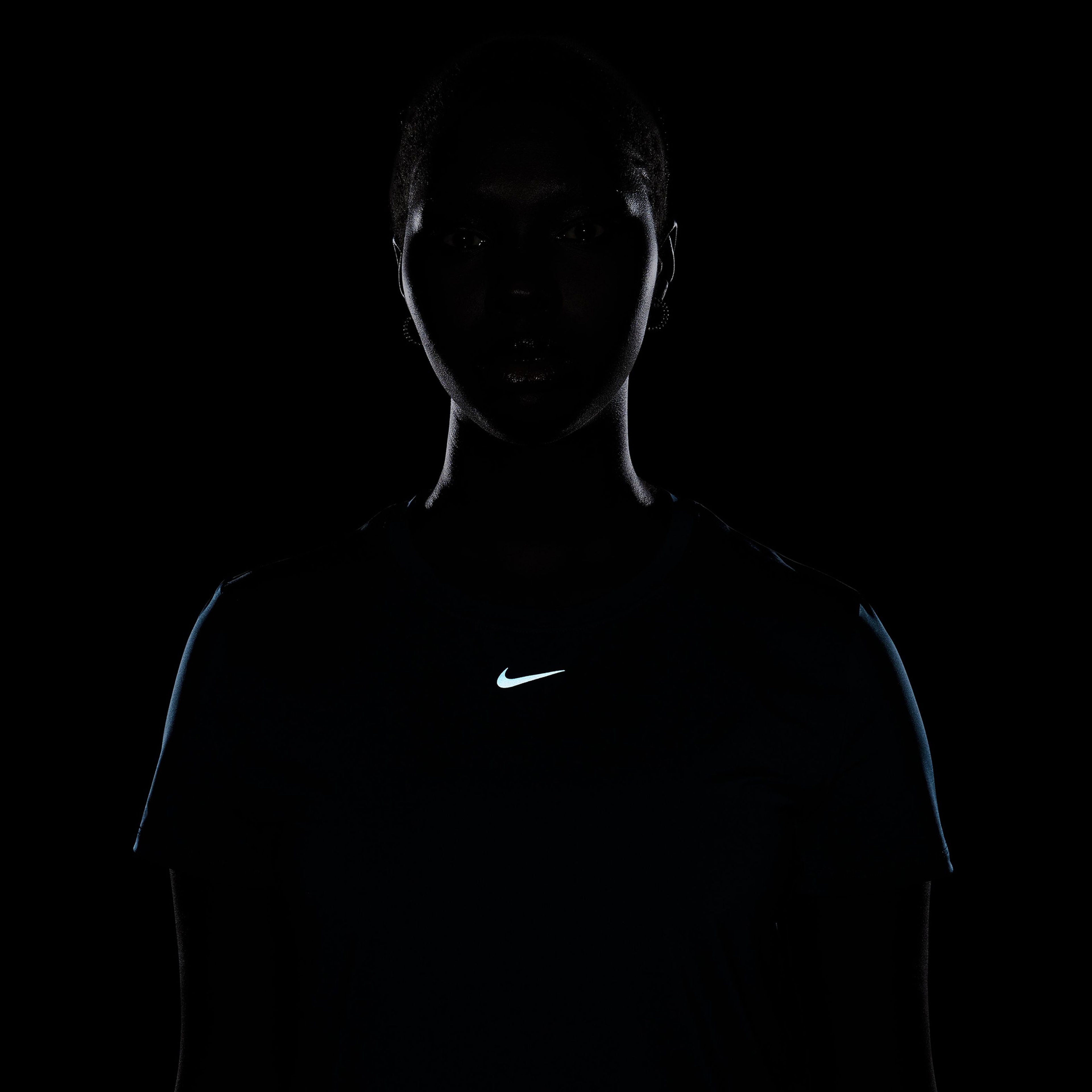 Nike One Classic Dri-Fit Kadın Lacivert T-Shirt