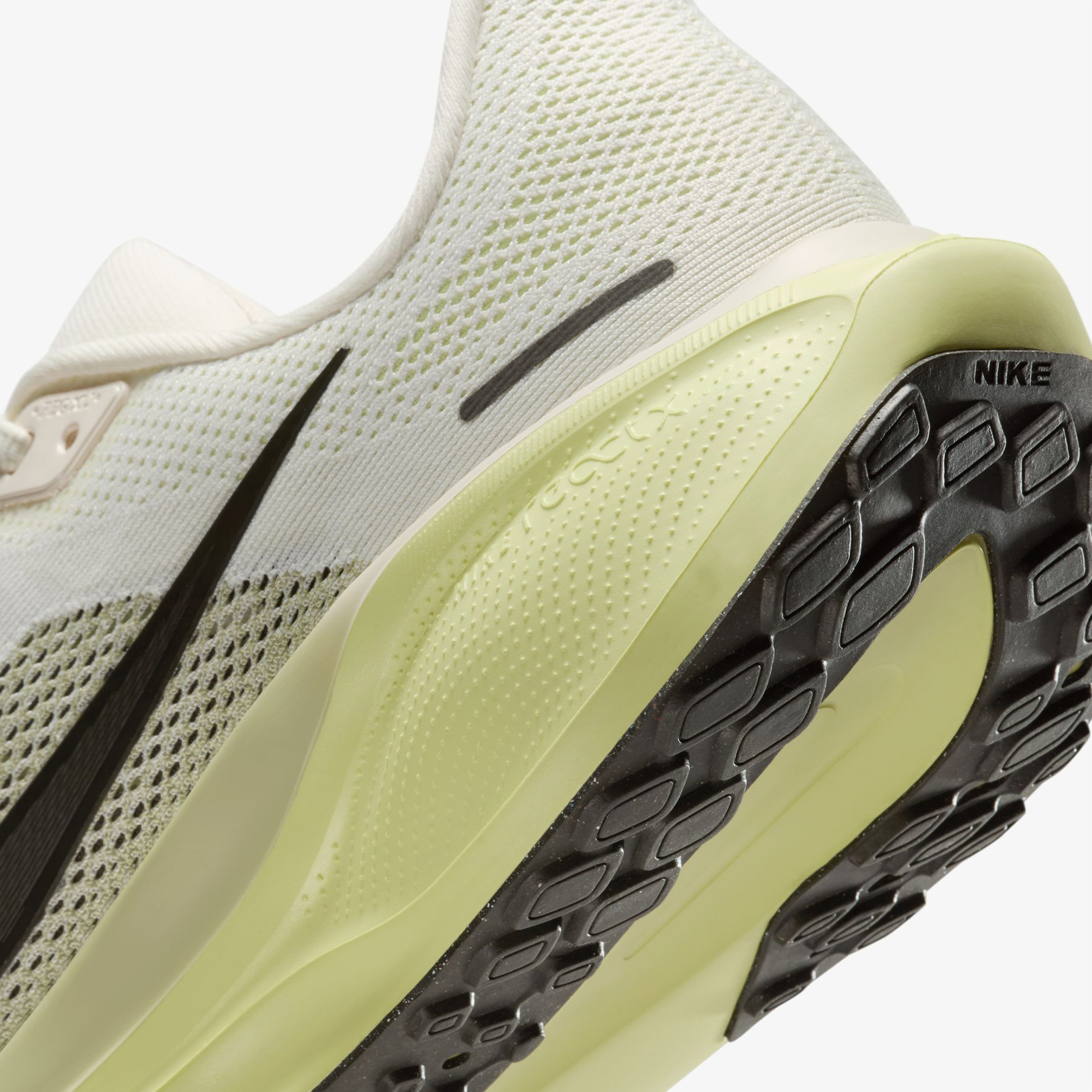 Nike Pegasus 41 Erkek Beyaz Koşu Ayakkabısı