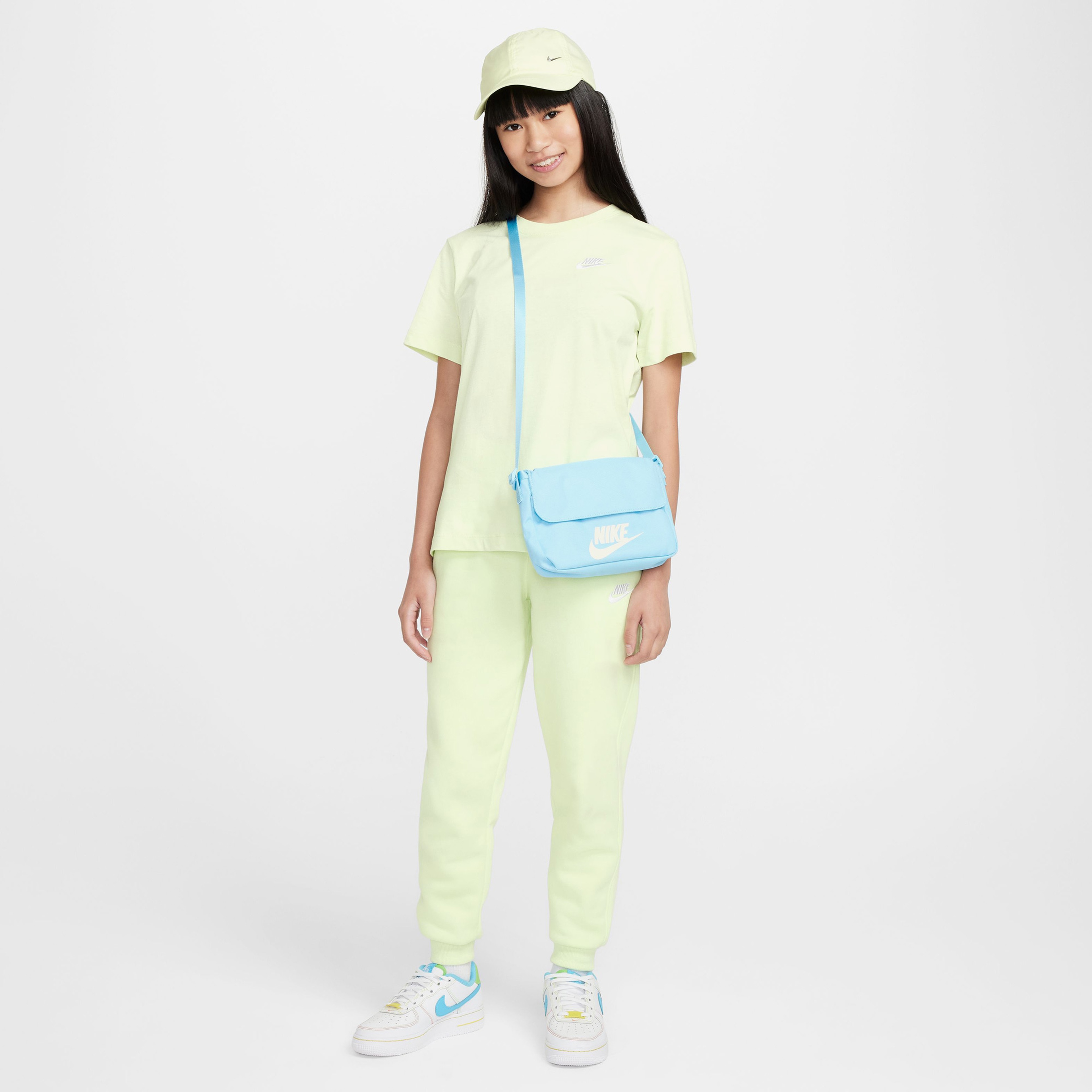 Nike Sportswear Futura Çocuk Yeşil T-Shirt