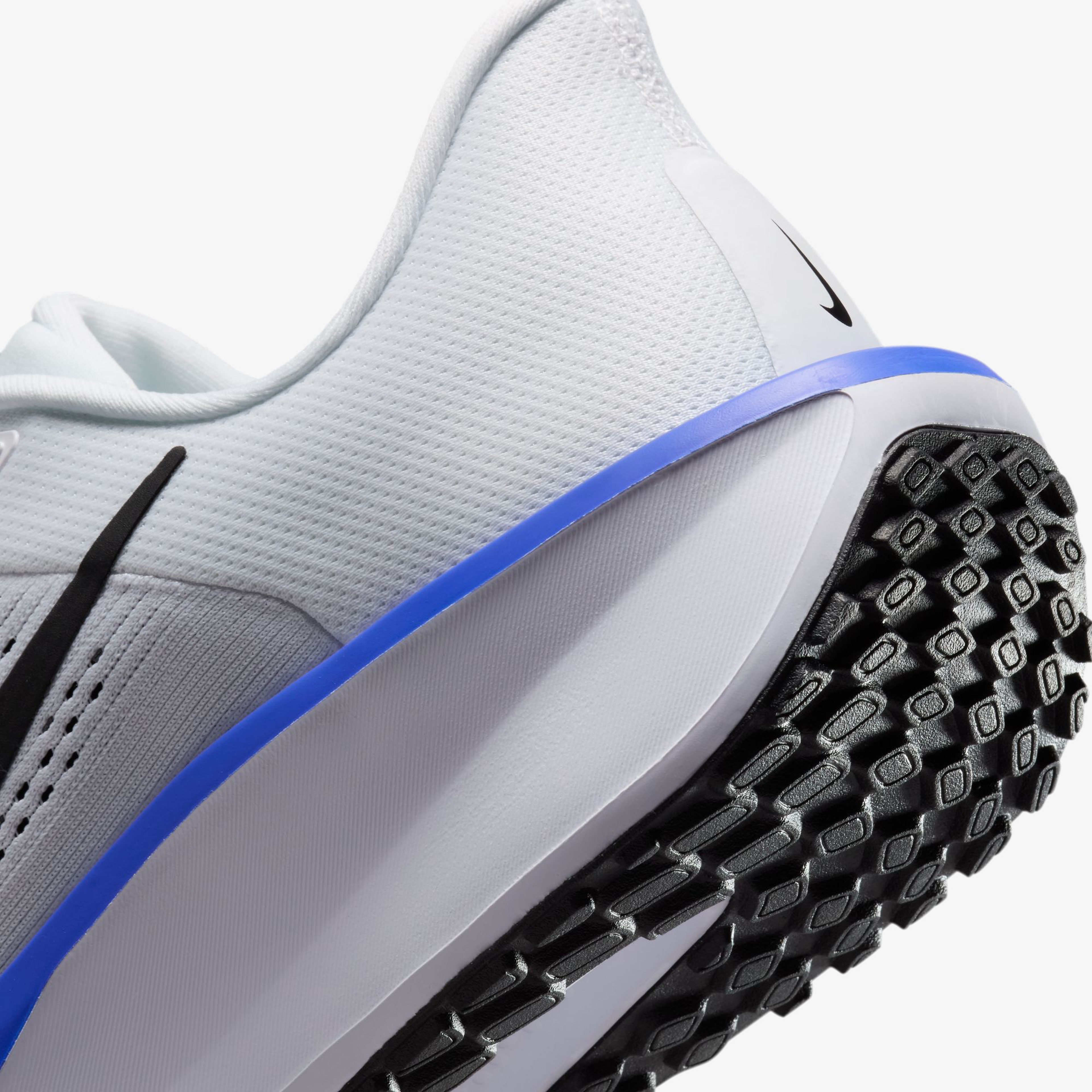 Nike Quest 6 Erkek Beyaz Koşu Ayakkabısı