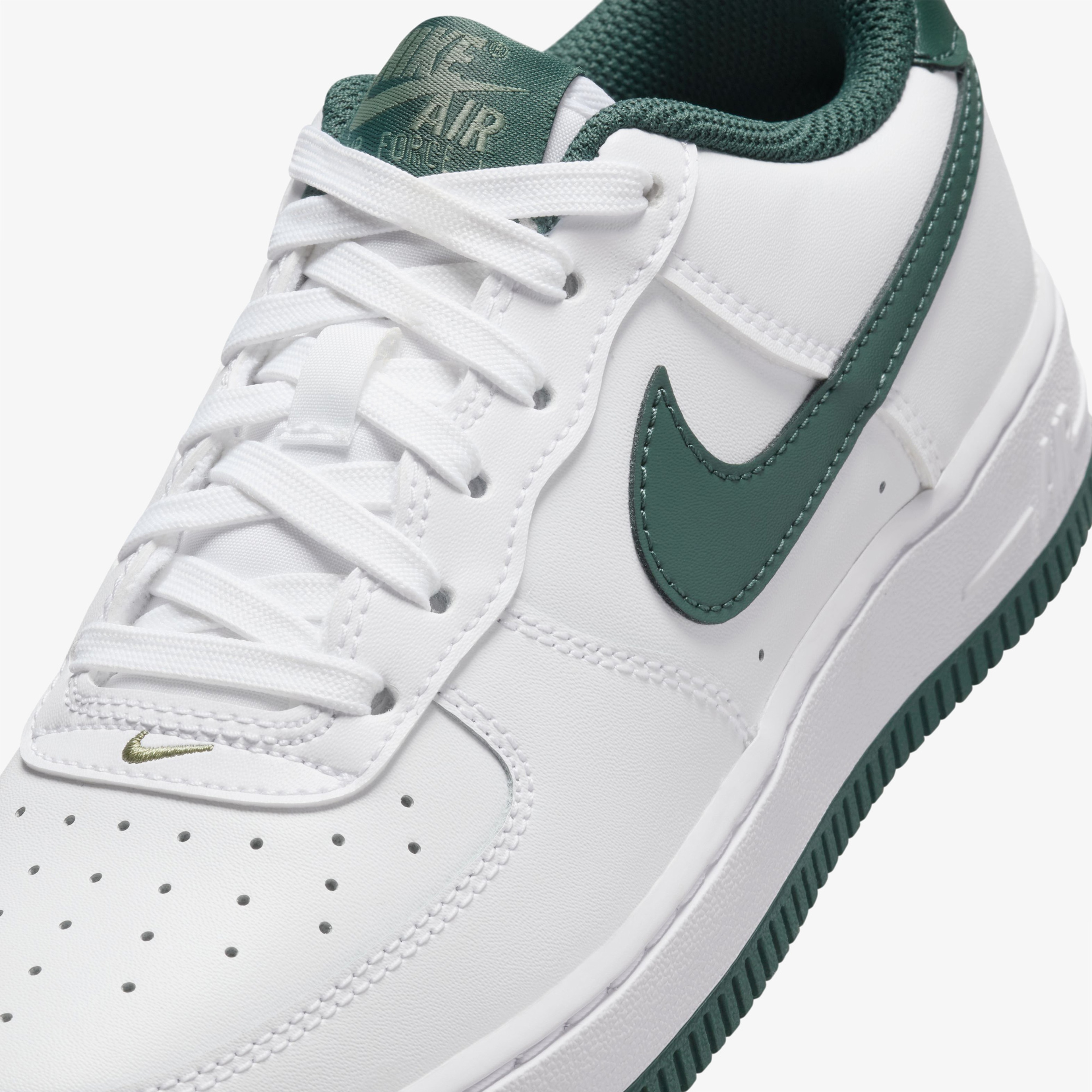 Nike Air Force 1 Genç Beyaz Spor Ayakkabı