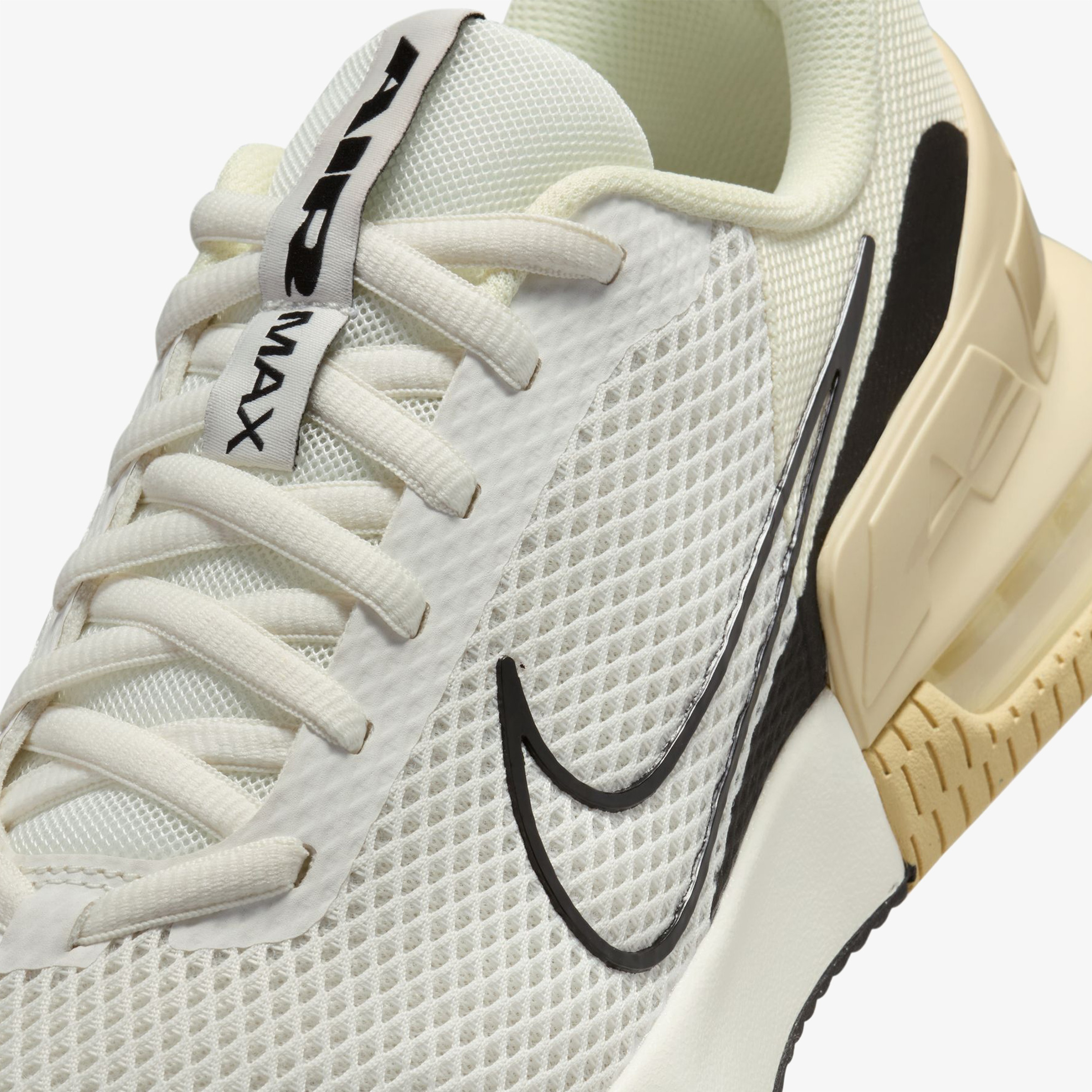 Nike Air Max Alpha Trainer 6 Erkek Beyaz Antrenman Ayakkabısı