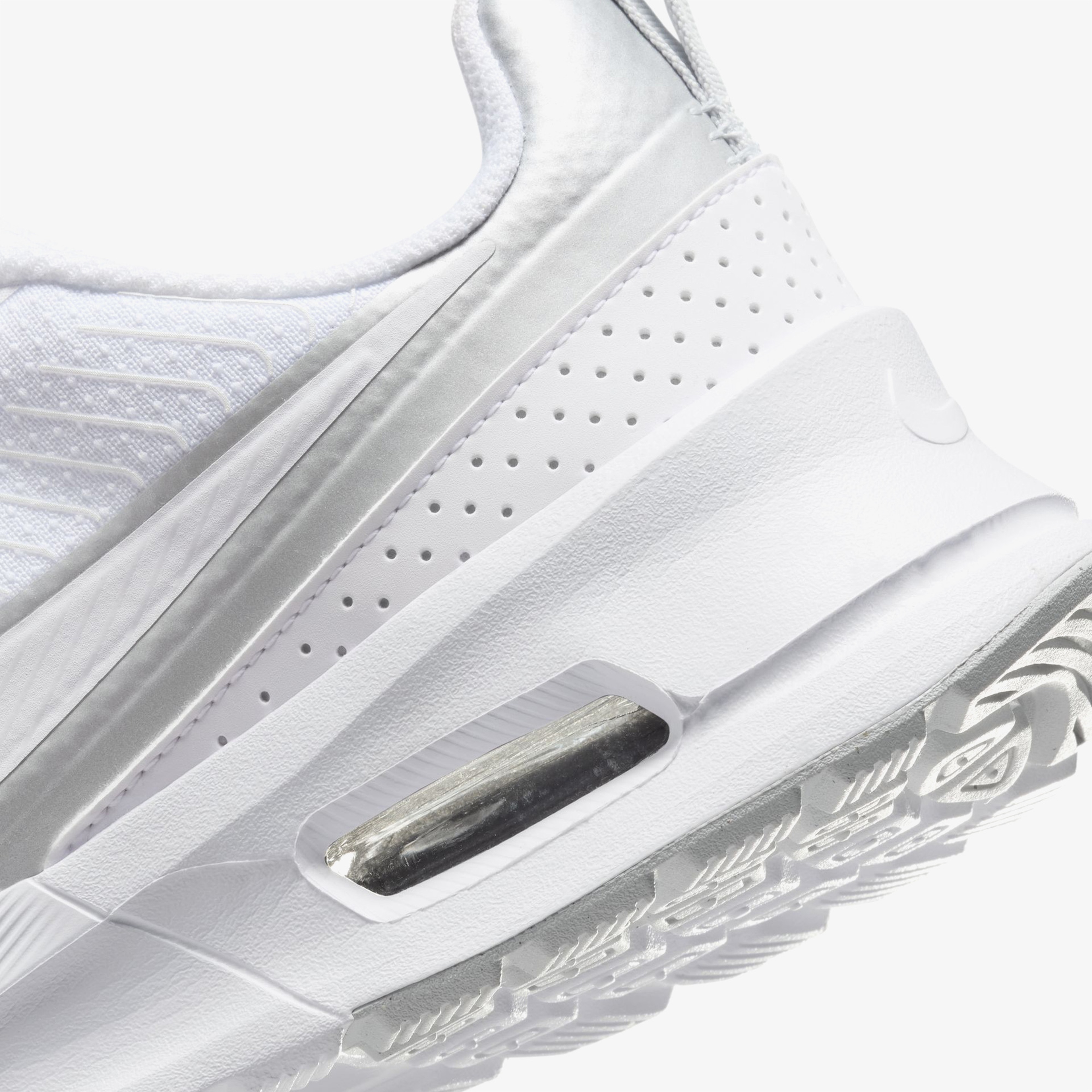 Nike Air Max Nuaxis Kadın Beyaz Günlük Sneaker