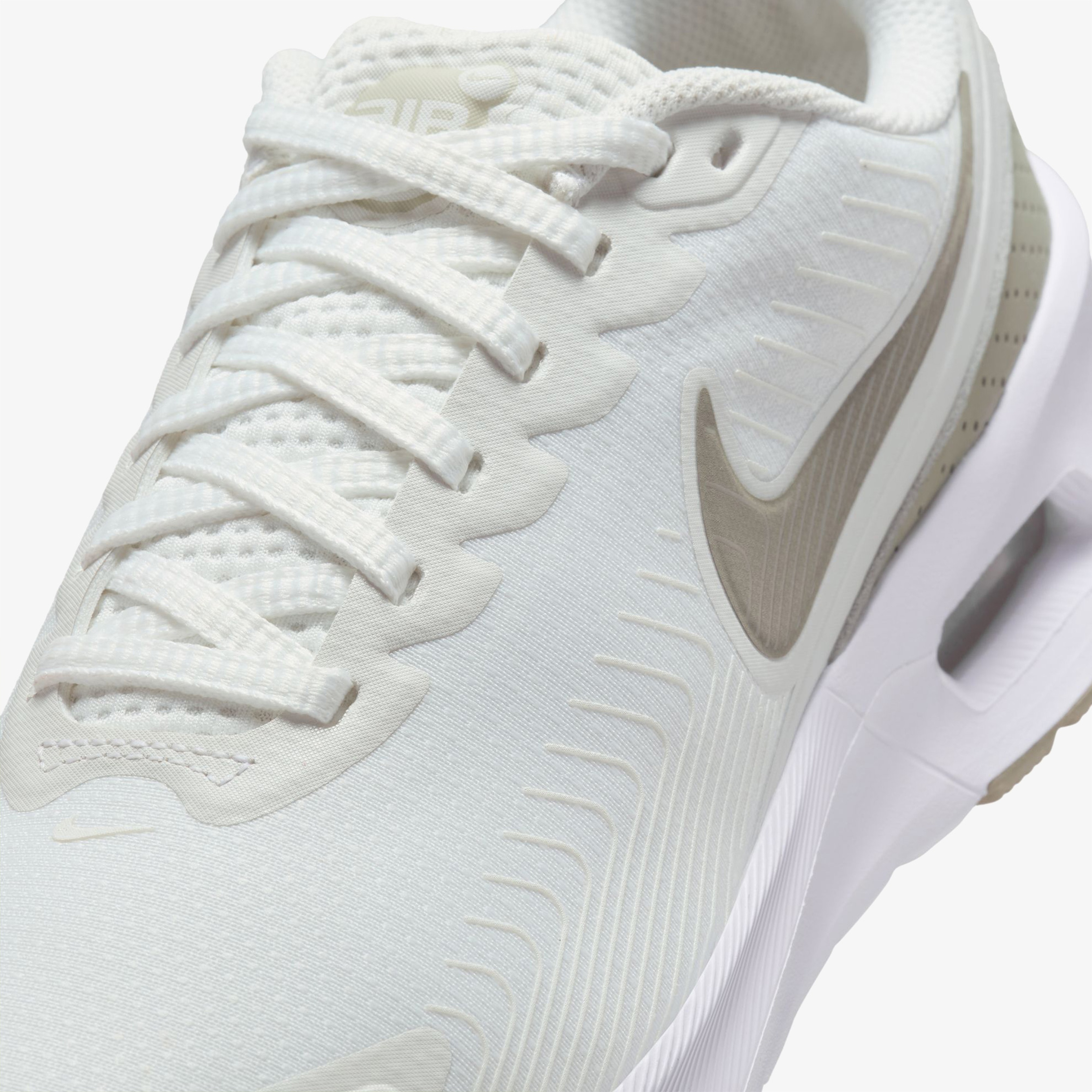 Nike Air Max Nuaxis Kadın Beyaz Sneaker
