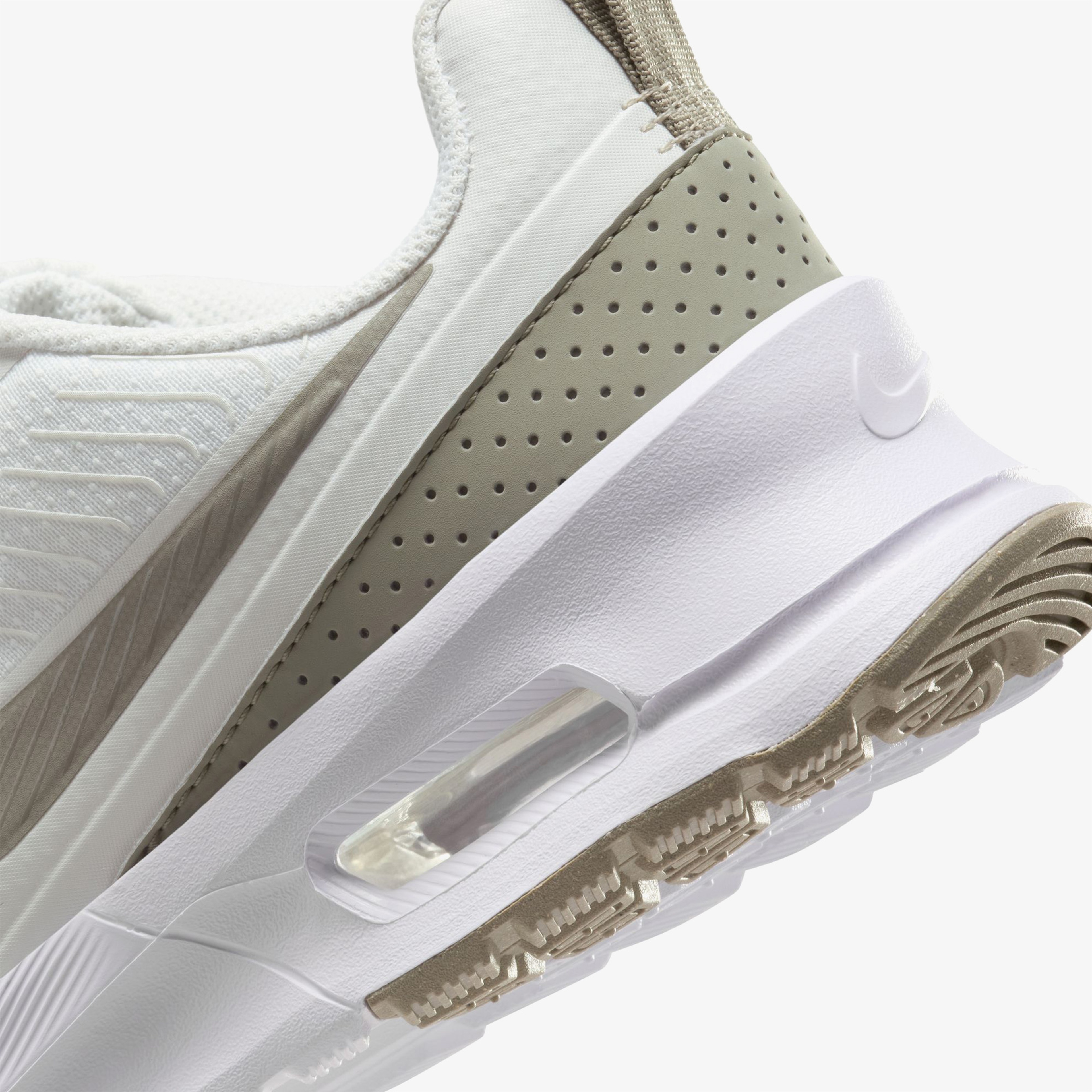 Nike Air Max Nuaxis Kadın Beyaz Sneaker