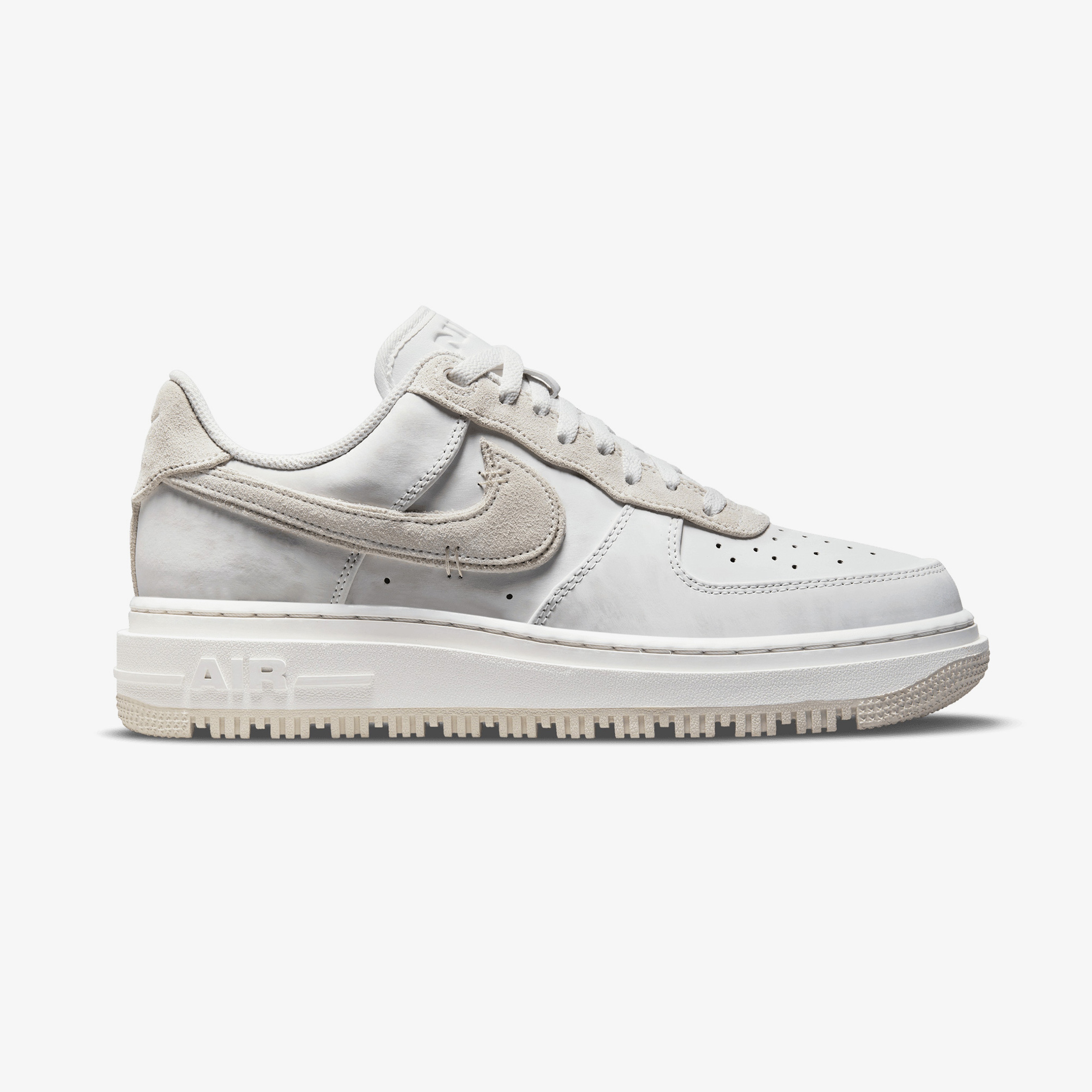 Nike Air Force 1 Luxe Erkek Beyaz Spor Ayakkabı