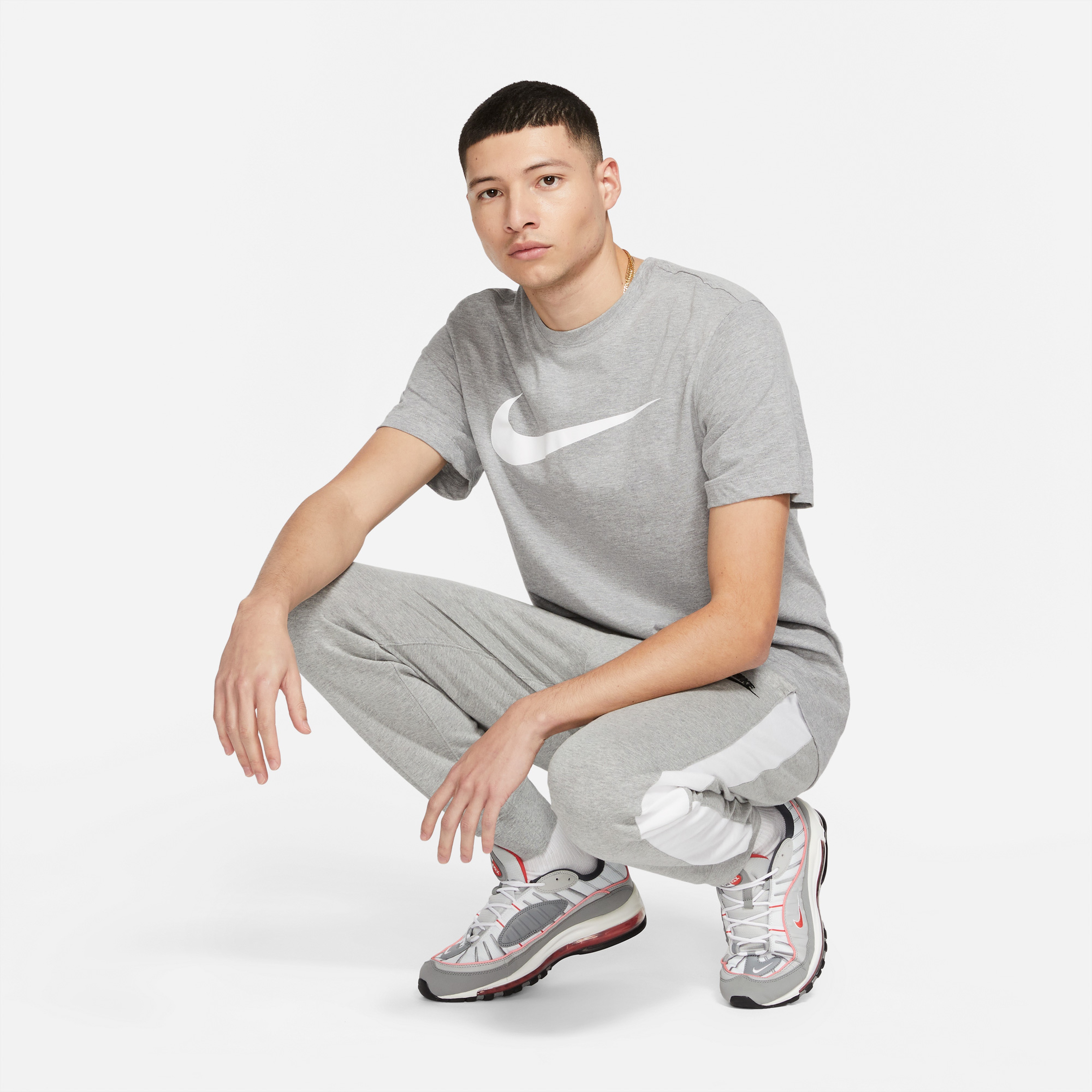 Nike Sportswear Swoosh Erkek Gri T-Shirt