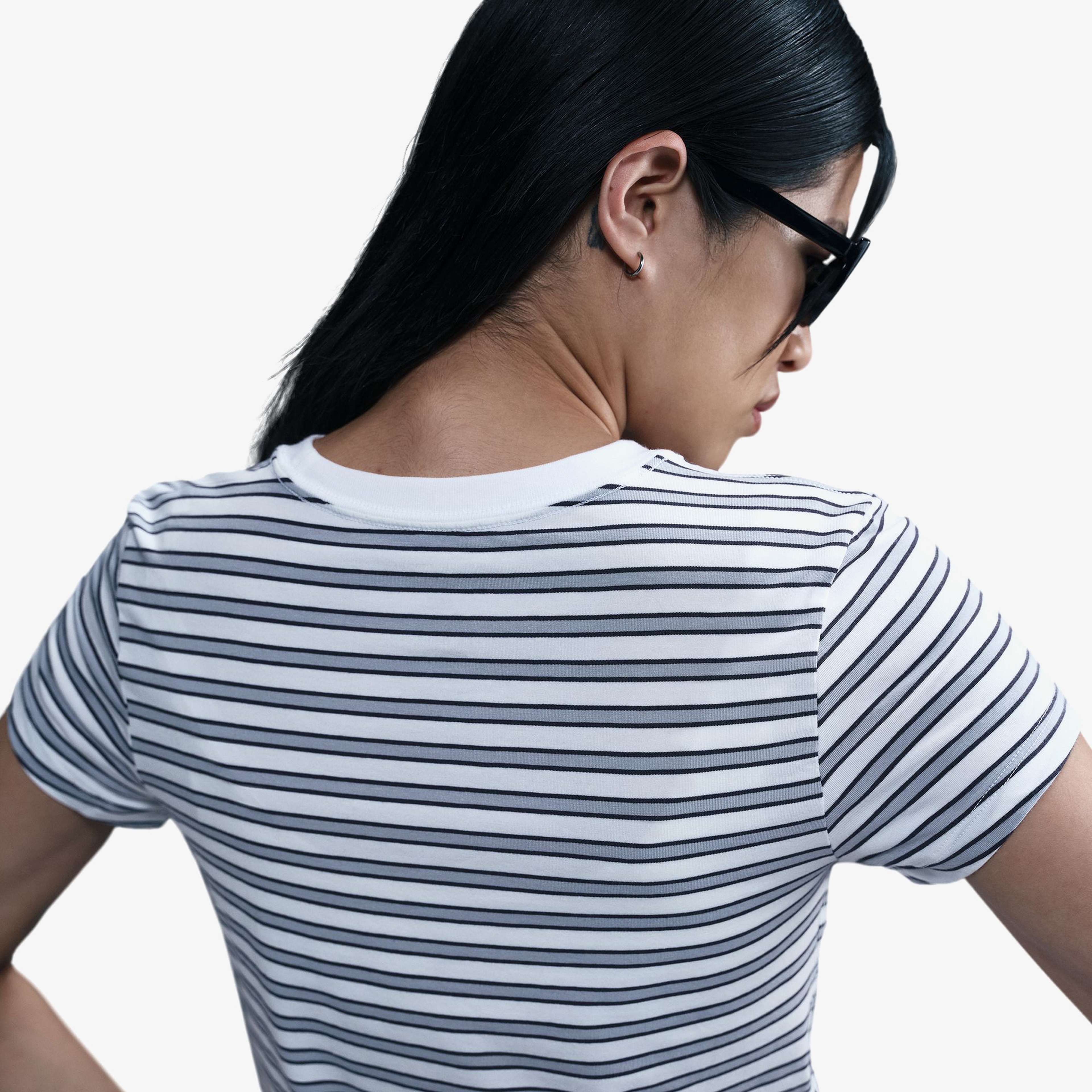 Nike Sportswear Chill Knit Kadın Beyaz T-Shirt