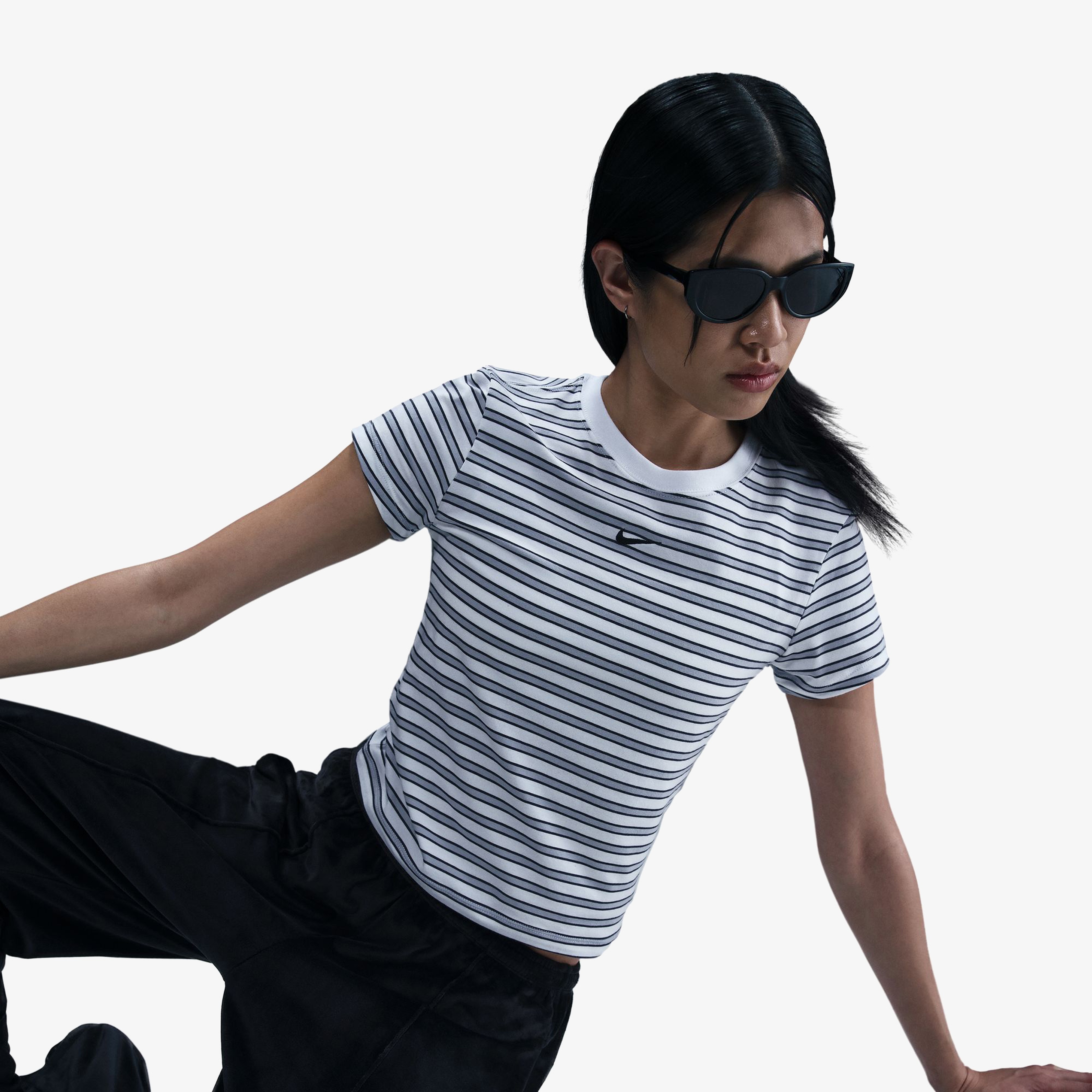 Nike Sportswear Chill Knit Kadın Beyaz T-Shirt