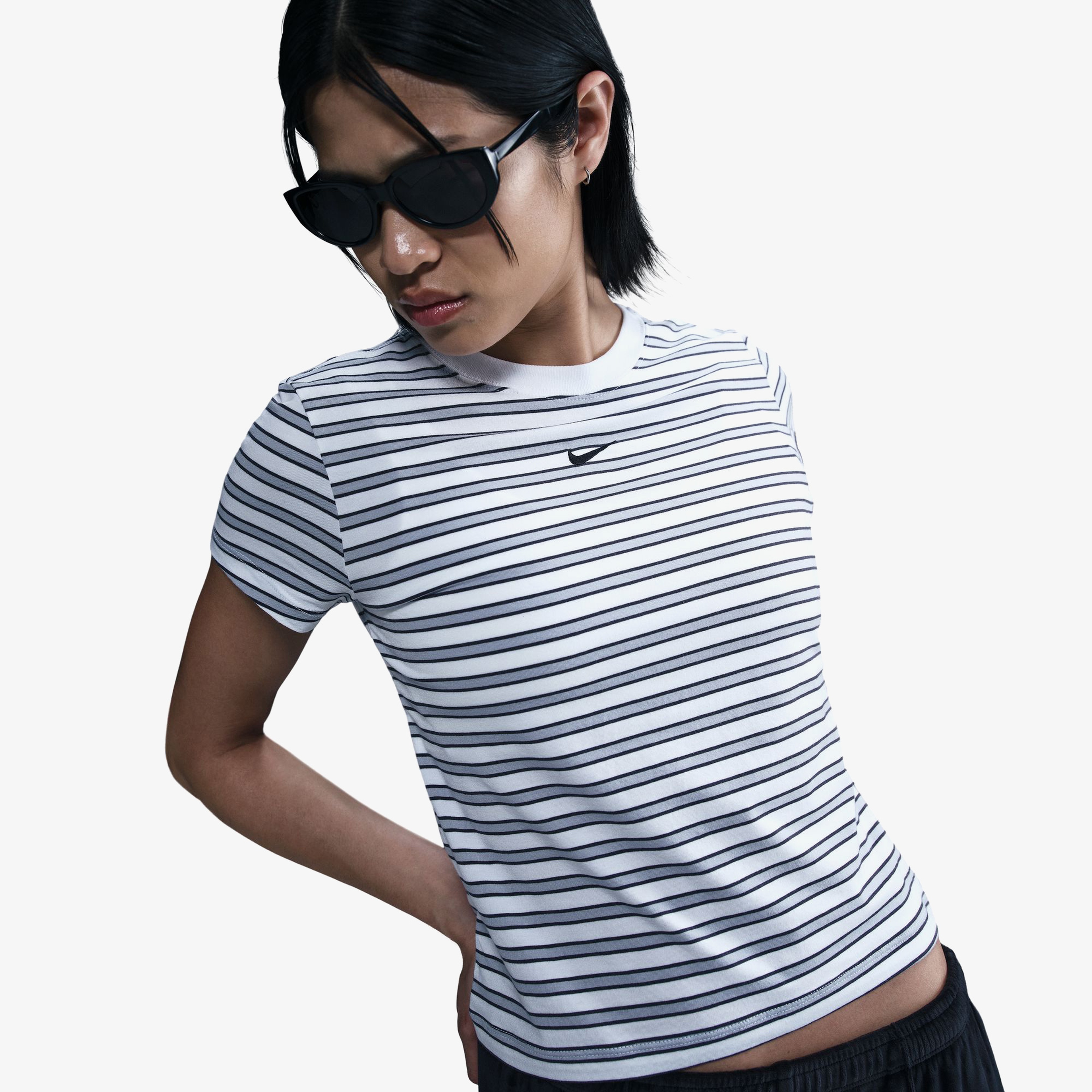 Nike Sportswear Chill Knit Kadın Beyaz T-Shirt