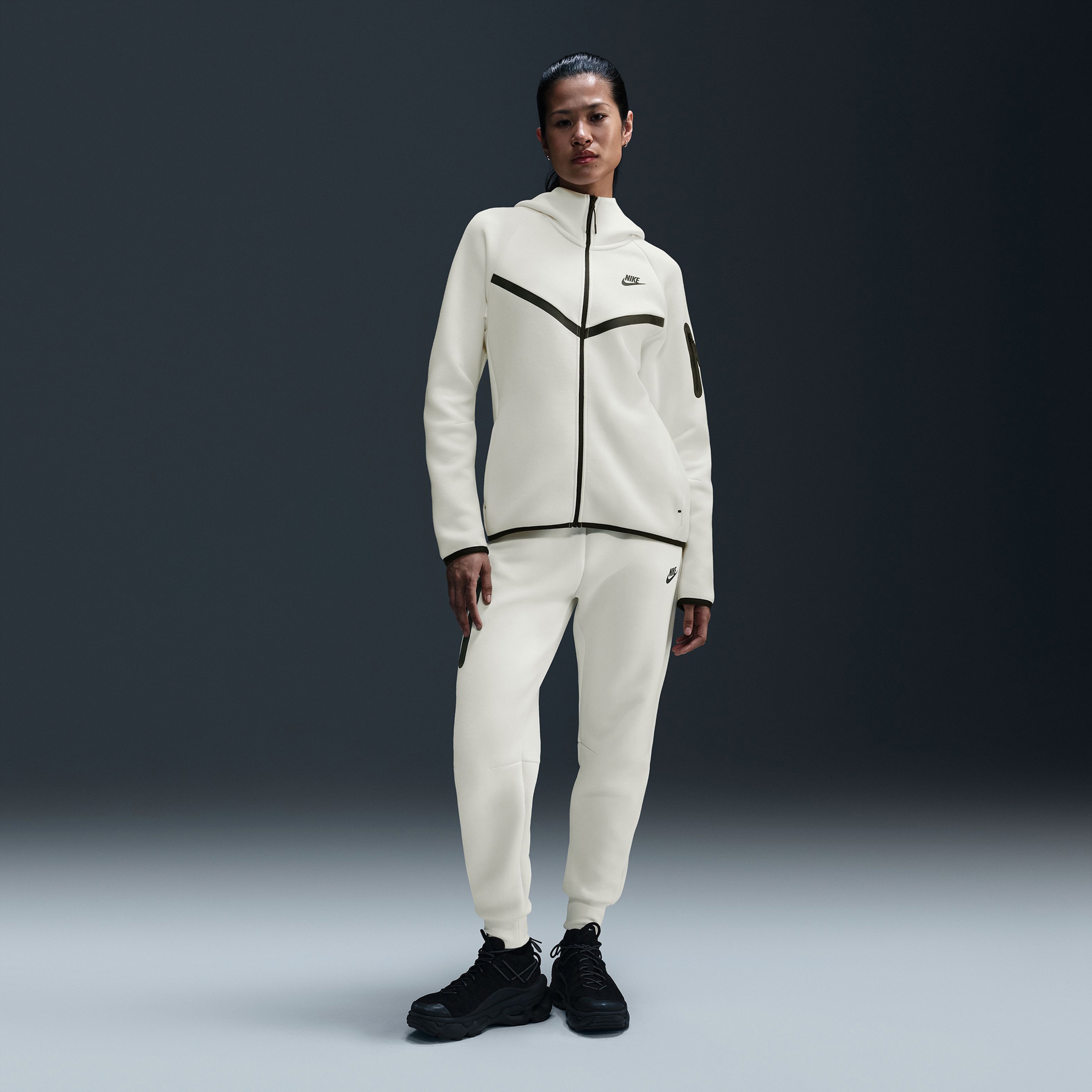 Nike Sportswear Tech Fleece Windrunner Kadın Bej Sweatshirt
