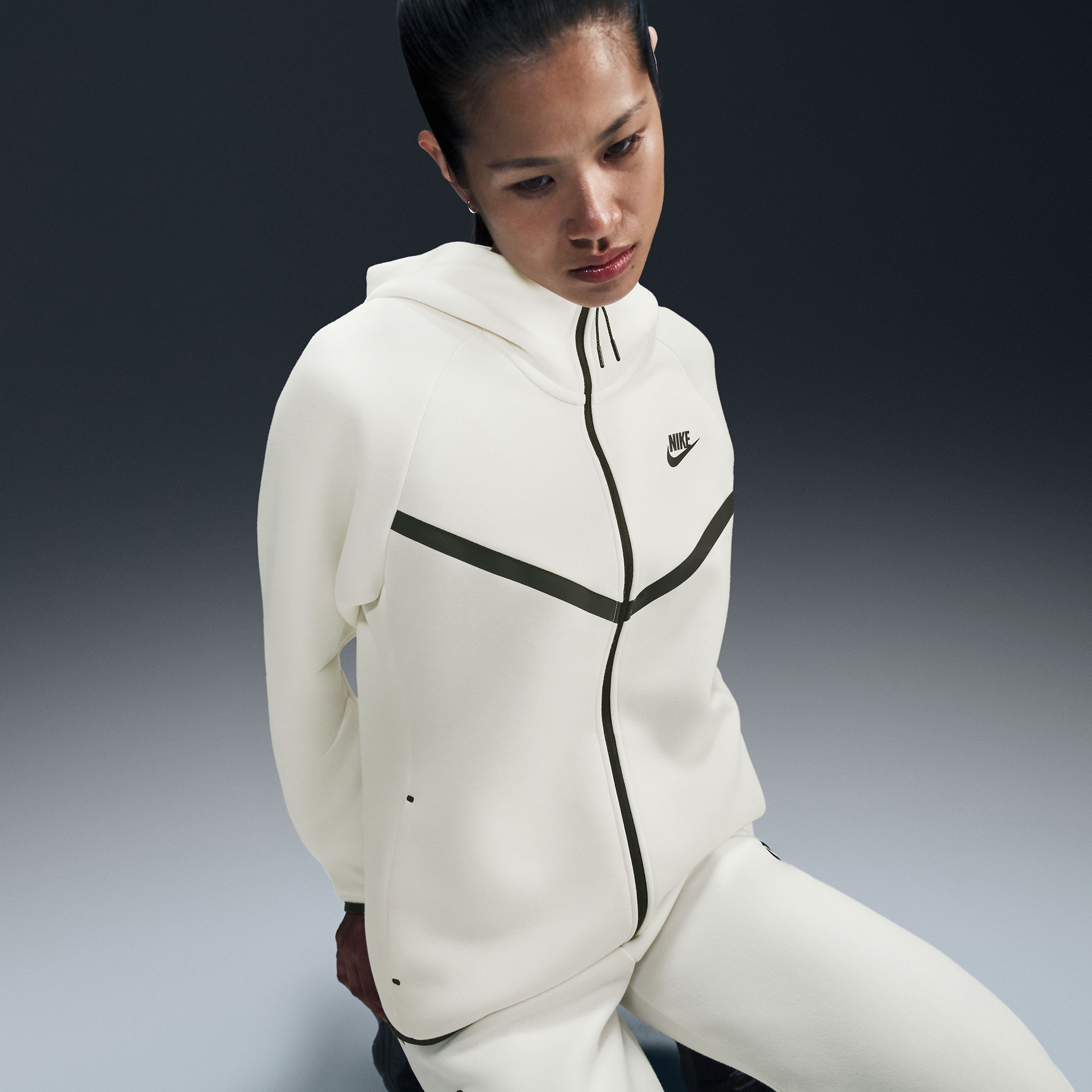 Nike Sportswear Tech Fleece Windrunner Kadın Bej Sweatshirt