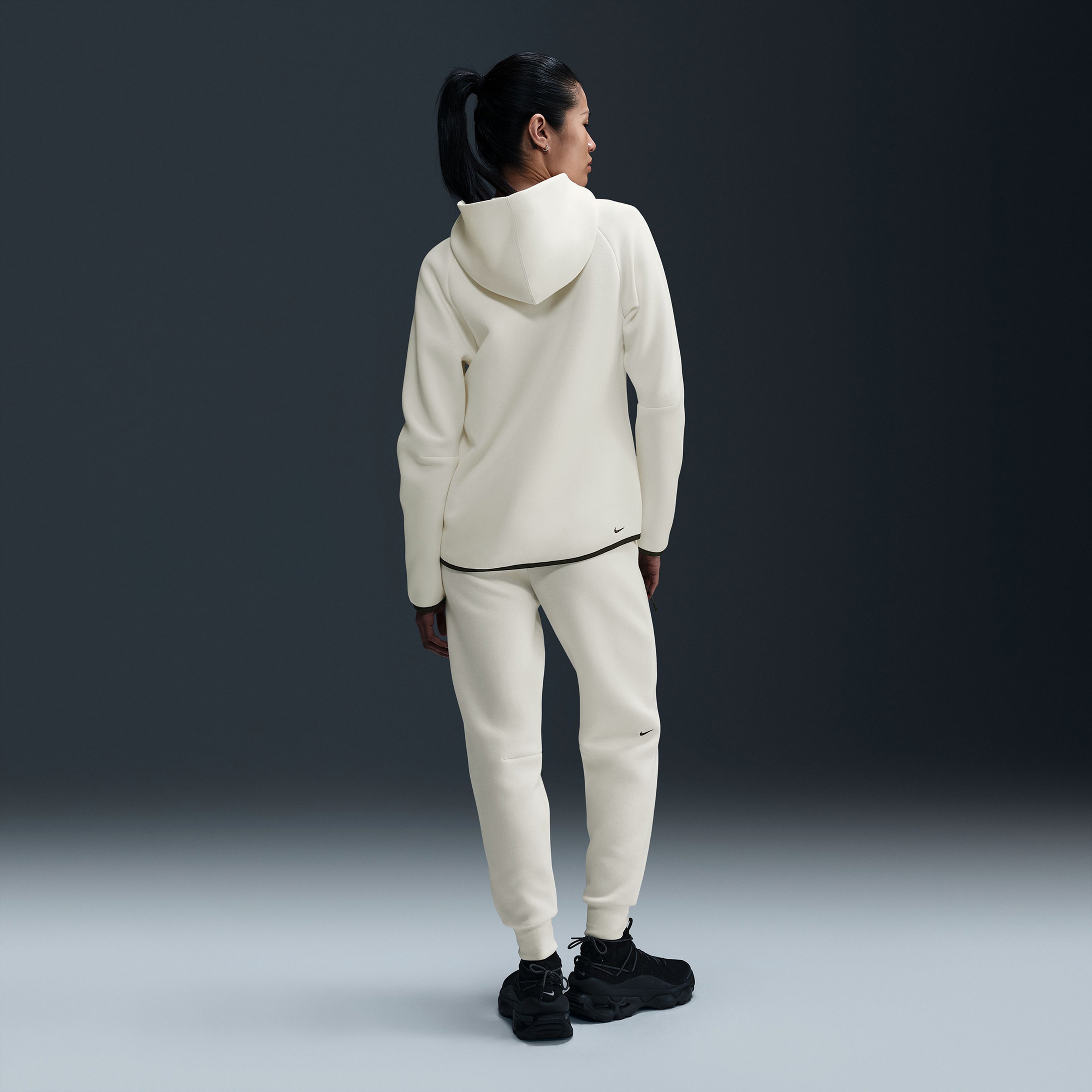 Nike Sportswear Tech Fleece Windrunner Kadın Bej Sweatshirt