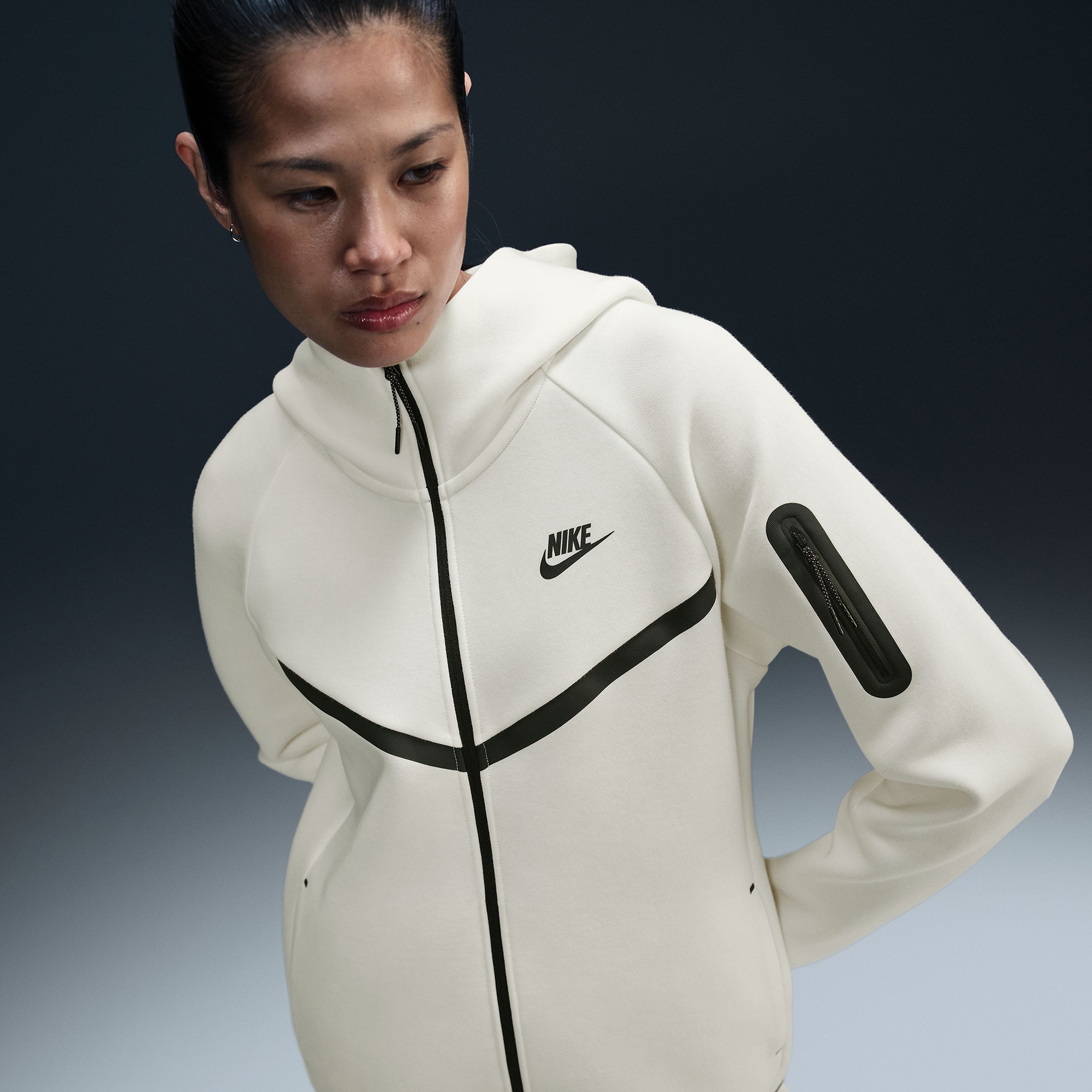 Nike Sportswear Tech Fleece Windrunner Kadın Bej Sweatshirt