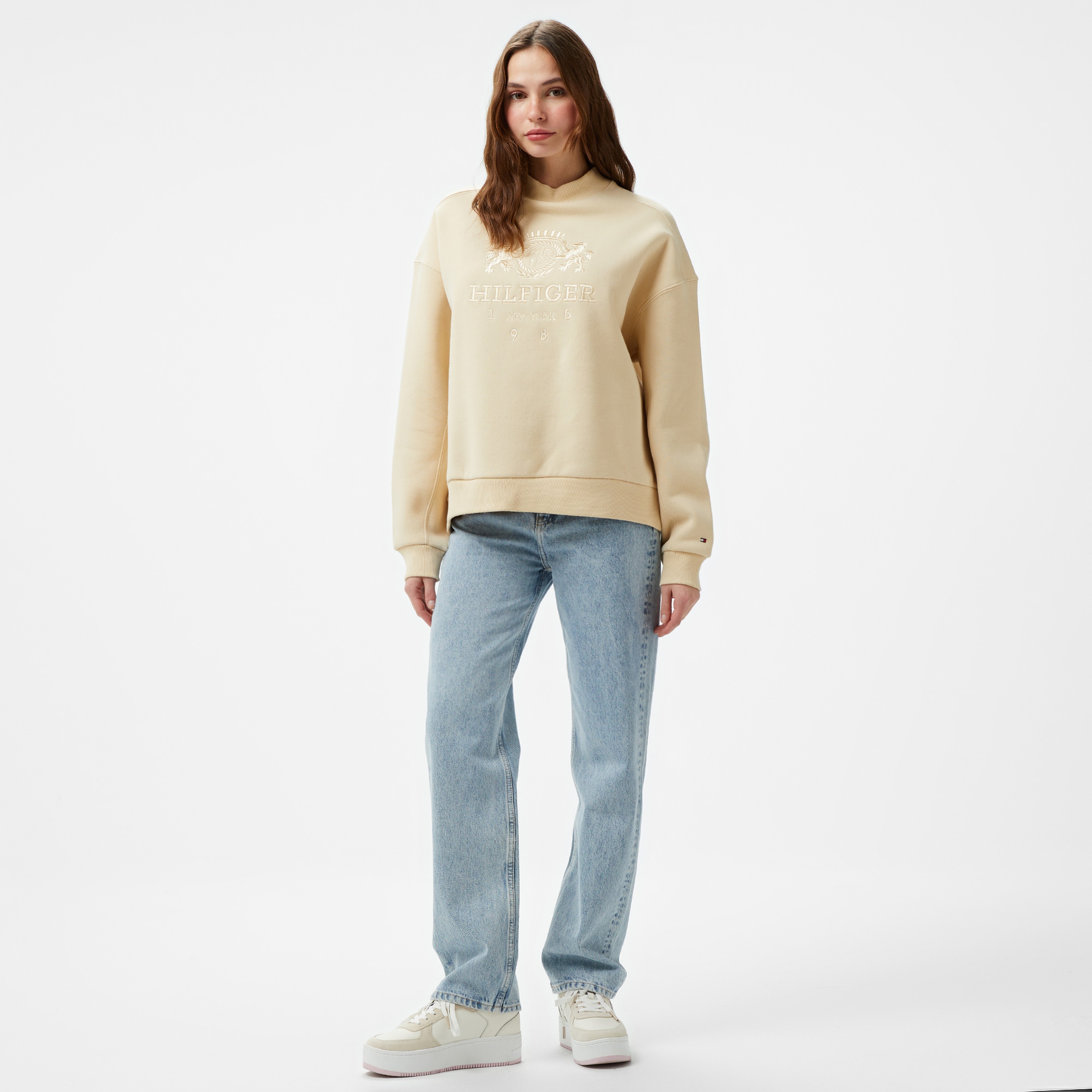 Tommy Hilfiger Varsity Crest Kadın Bej Sweatshirt