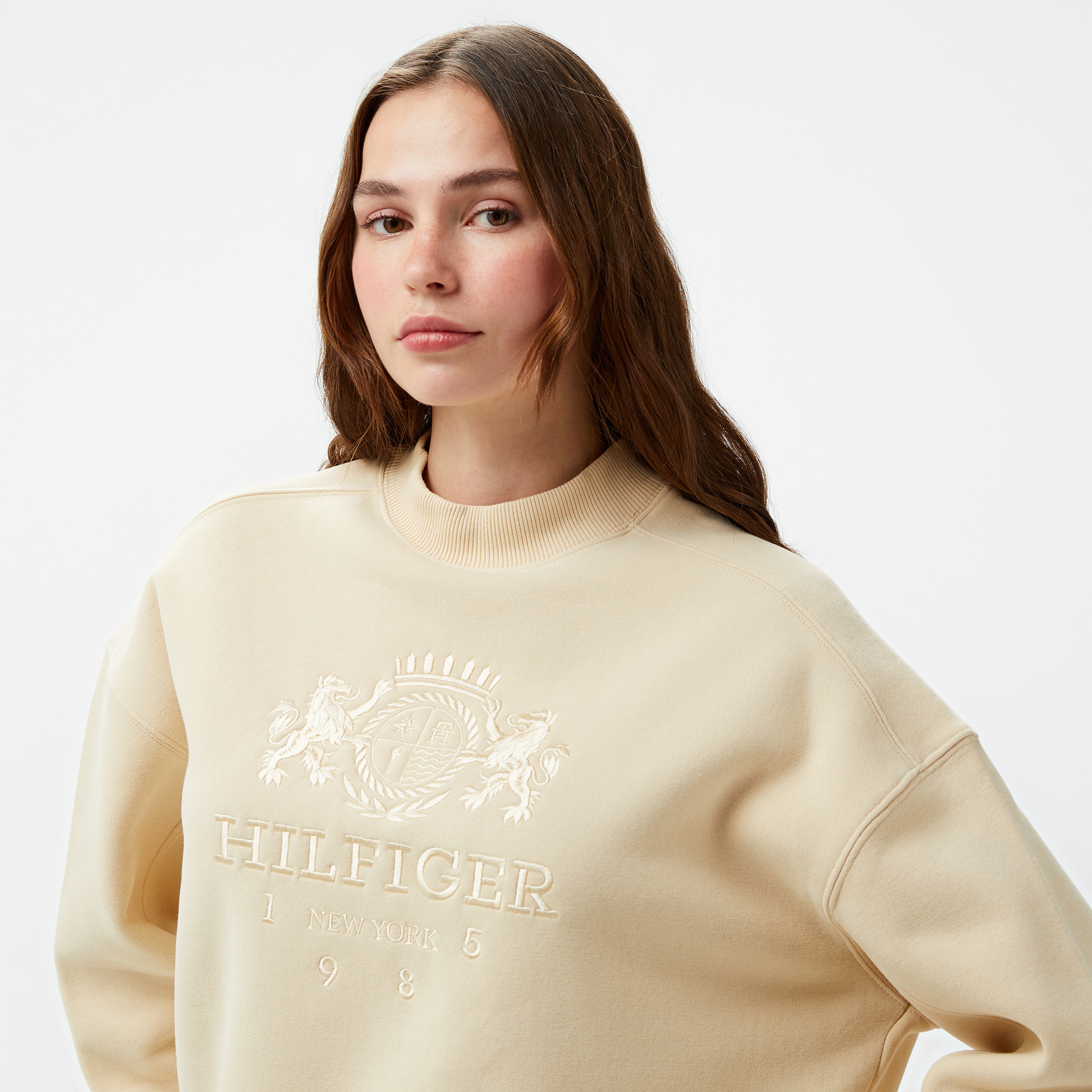 Tommy Hilfiger Varsity Crest Kadın Bej Sweatshirt