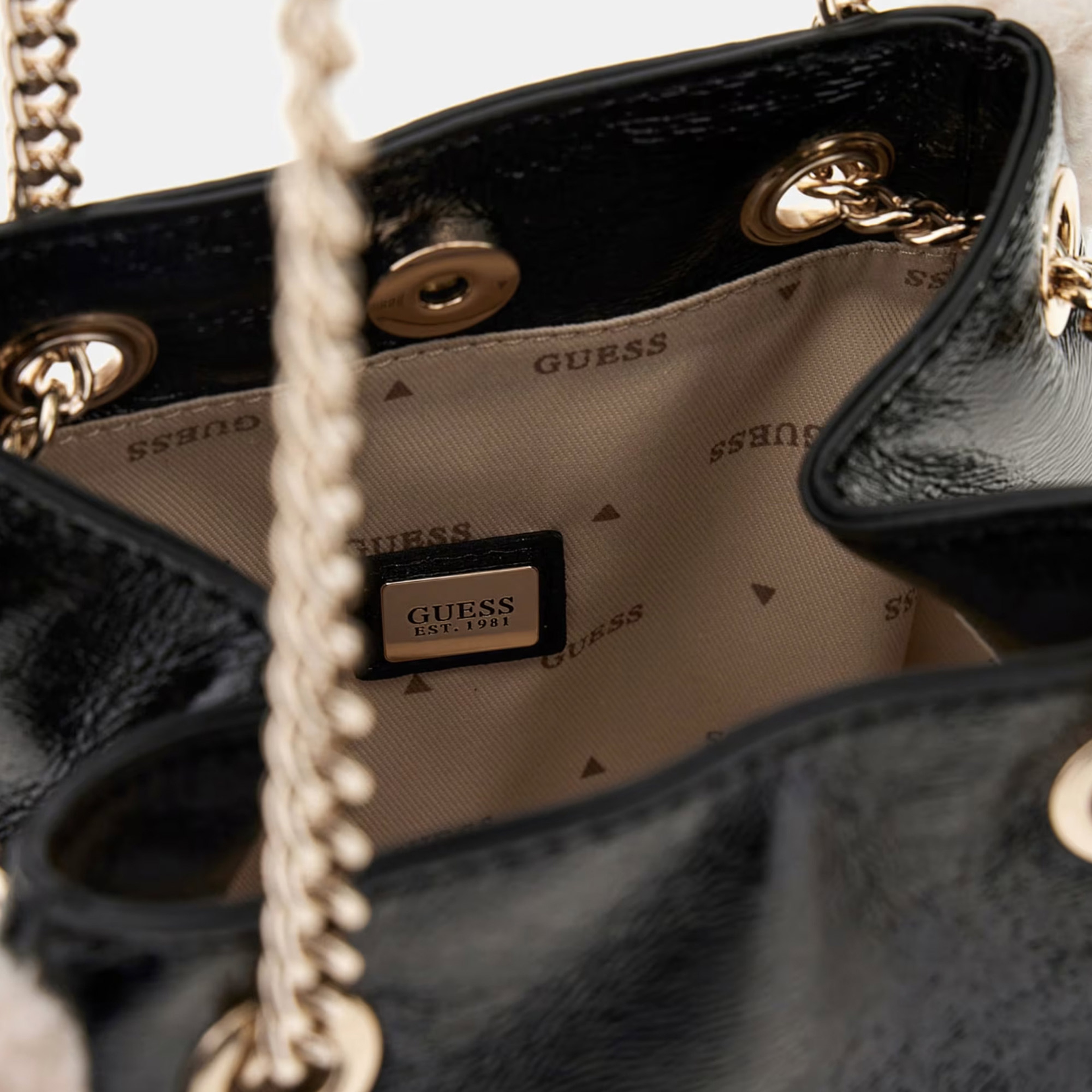 Guess Davika Hobo Davika Convertible Crossbody Kadın Siyah Çapraz Askılı Çanta