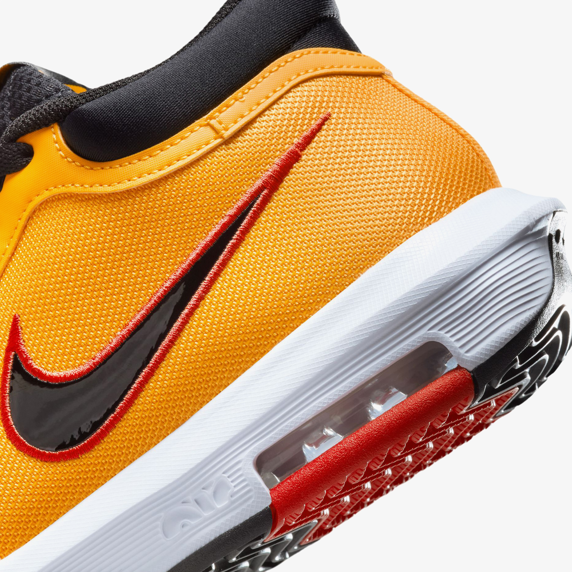 Nike LeBron Witness VIII Erkek Sarı Basketbol Ayakkabısı