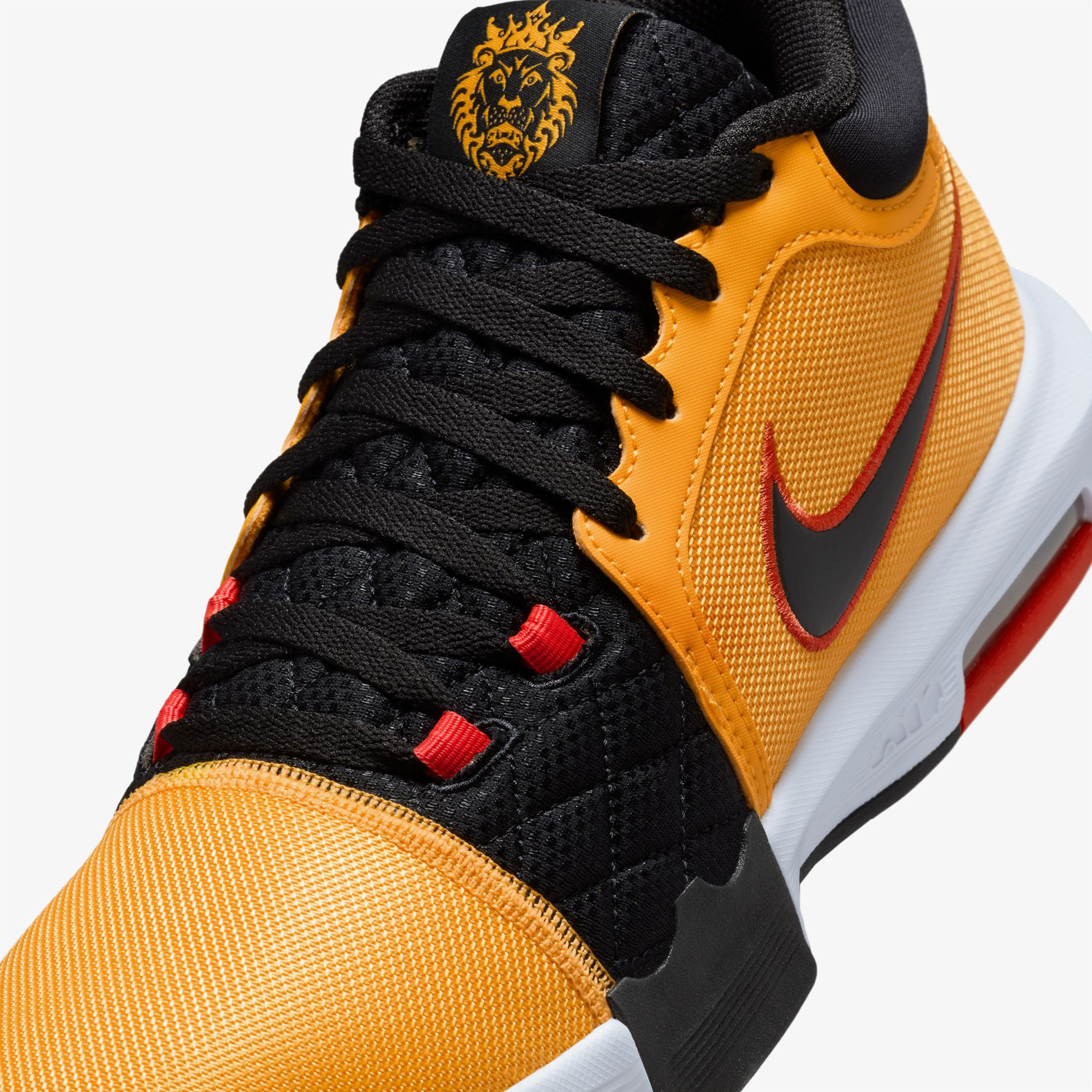 Nike LeBron Witness VIII Erkek Sarı Basketbol Ayakkabısı