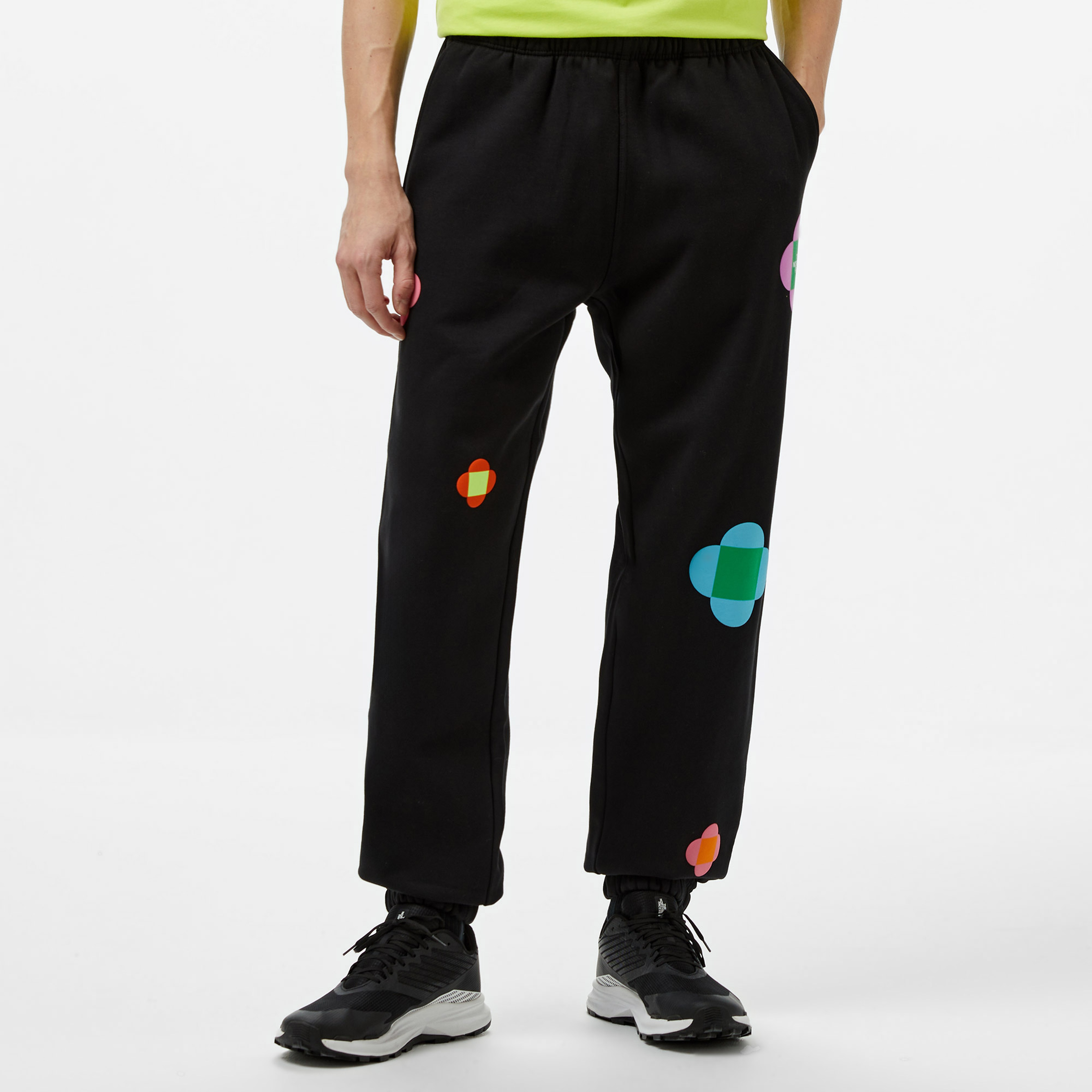 The North Face Yinka Ilori Lets Blosso Together Erkek Siyah Pantolon