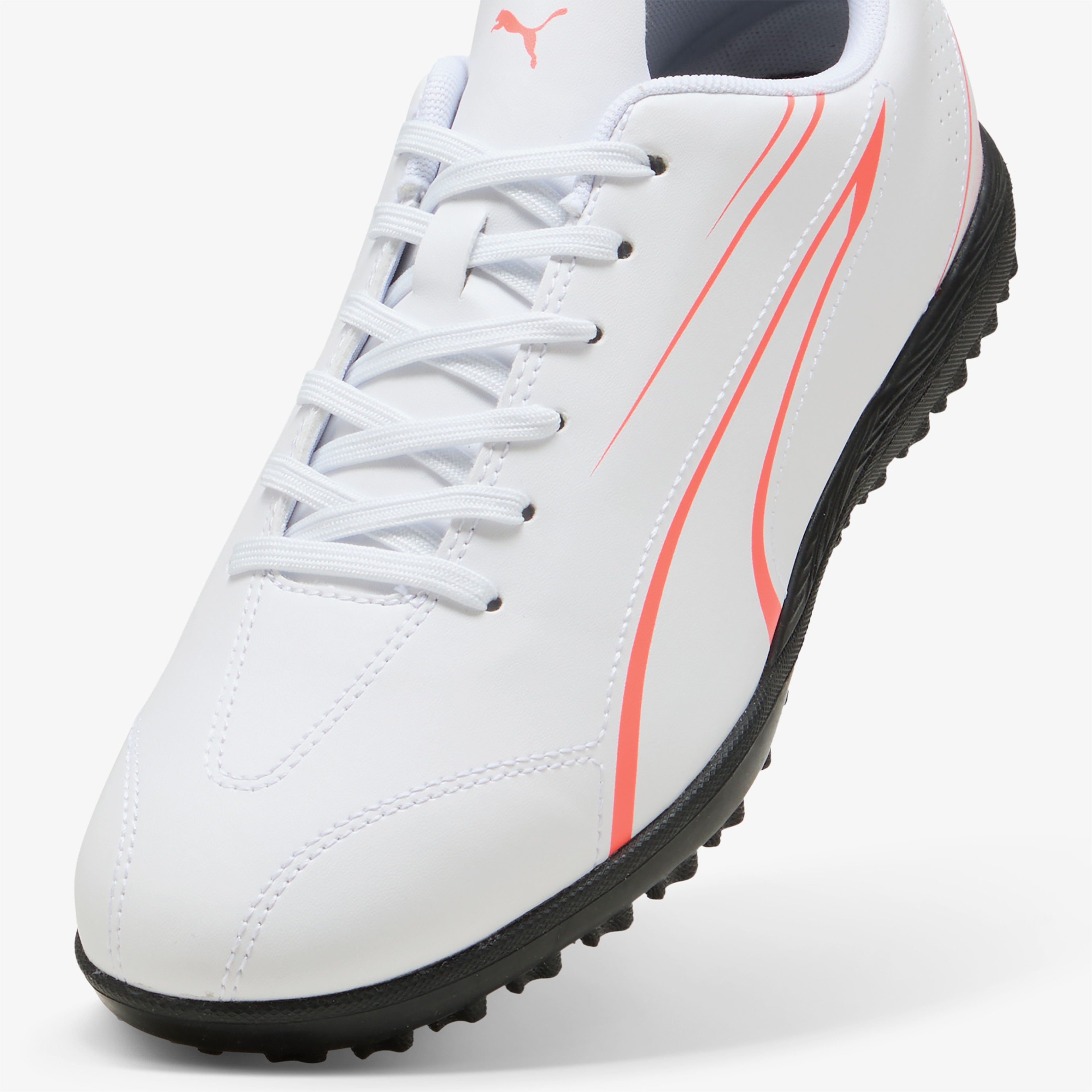 Puma Vitoria Erkek Beyaz Halı Saha Kramponu