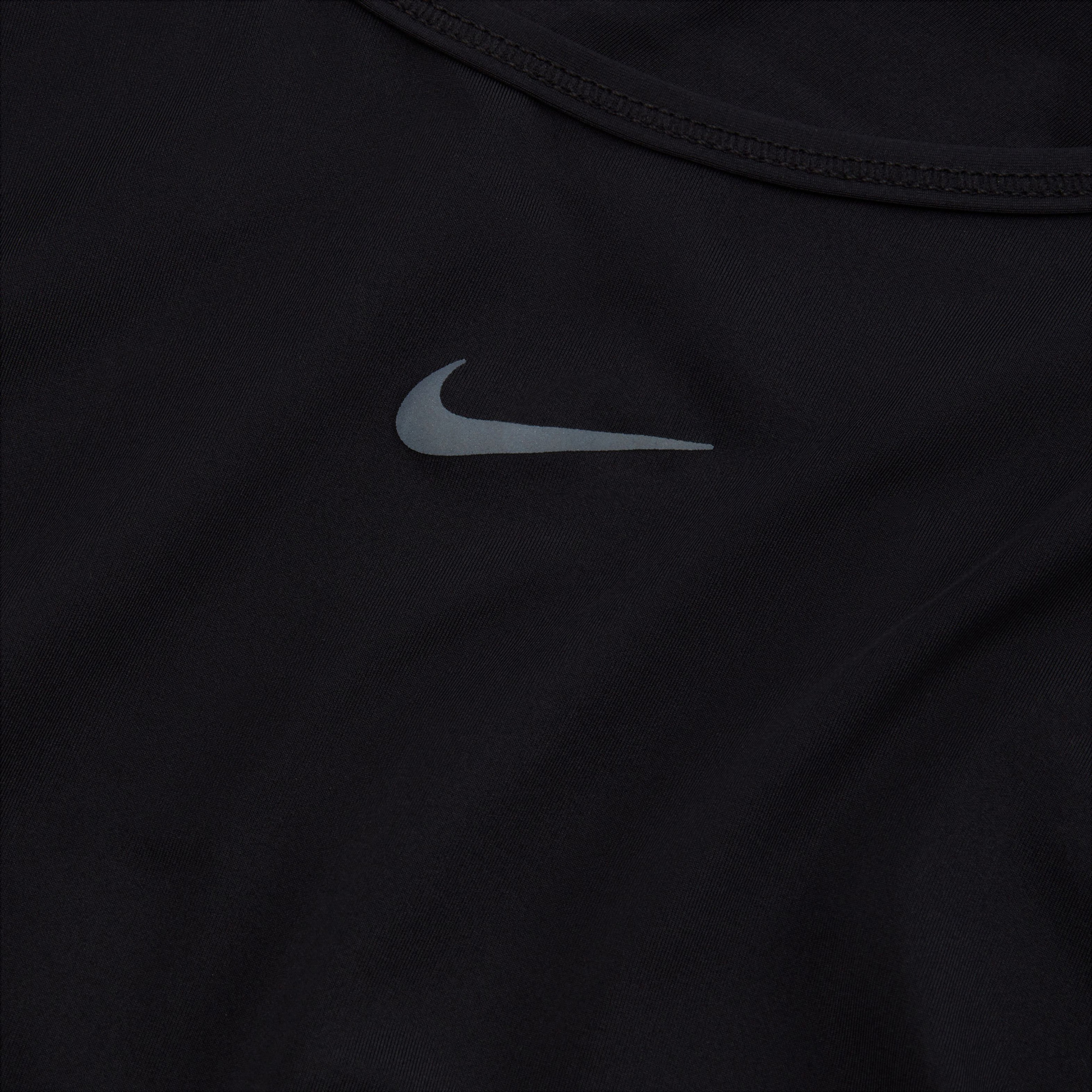 Nike One Classic Kadın Siyah Kısa Kollu T-Shirt
