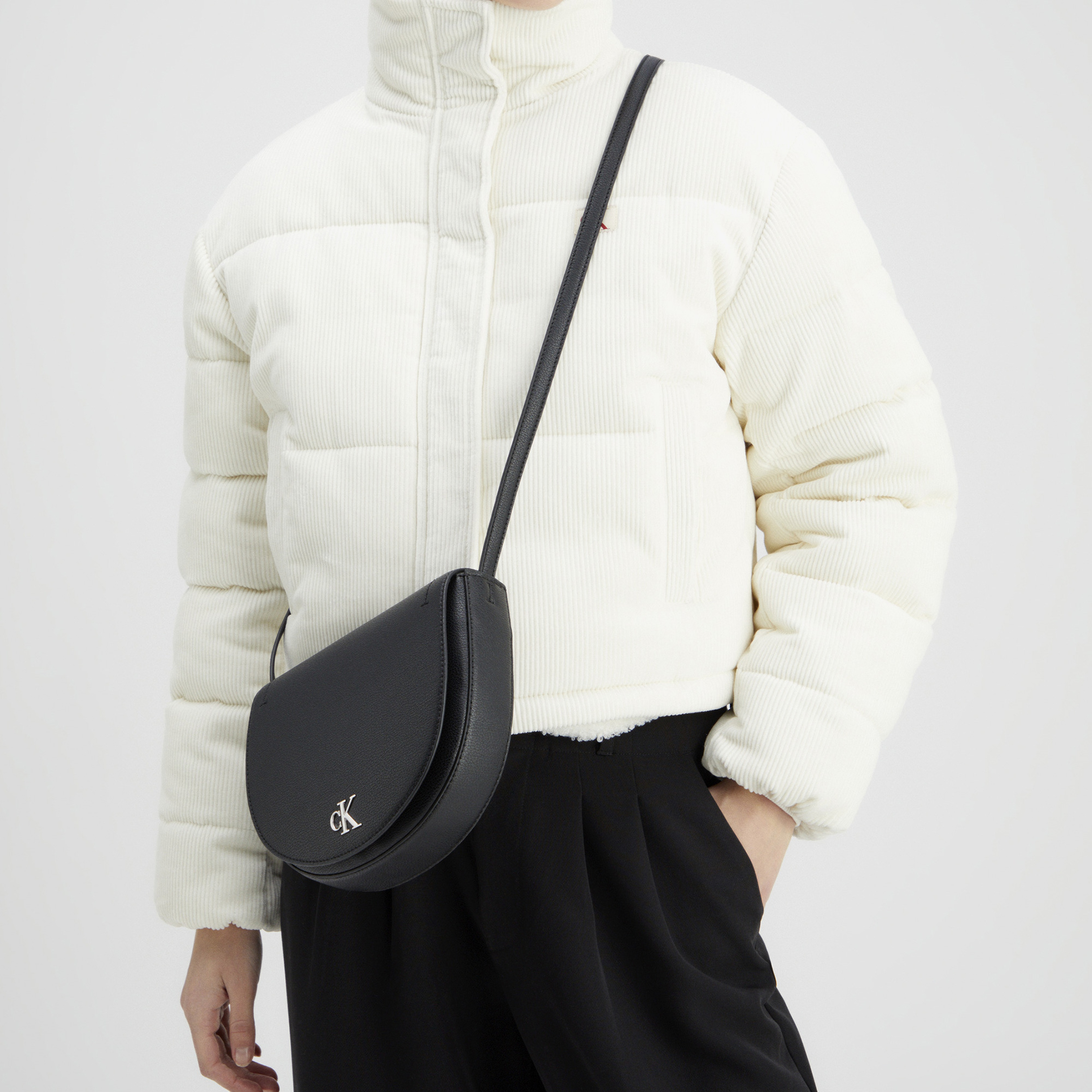 Calvin Klein Jeans Minimal Monogram Kadın Siyah Çapraz Çanta