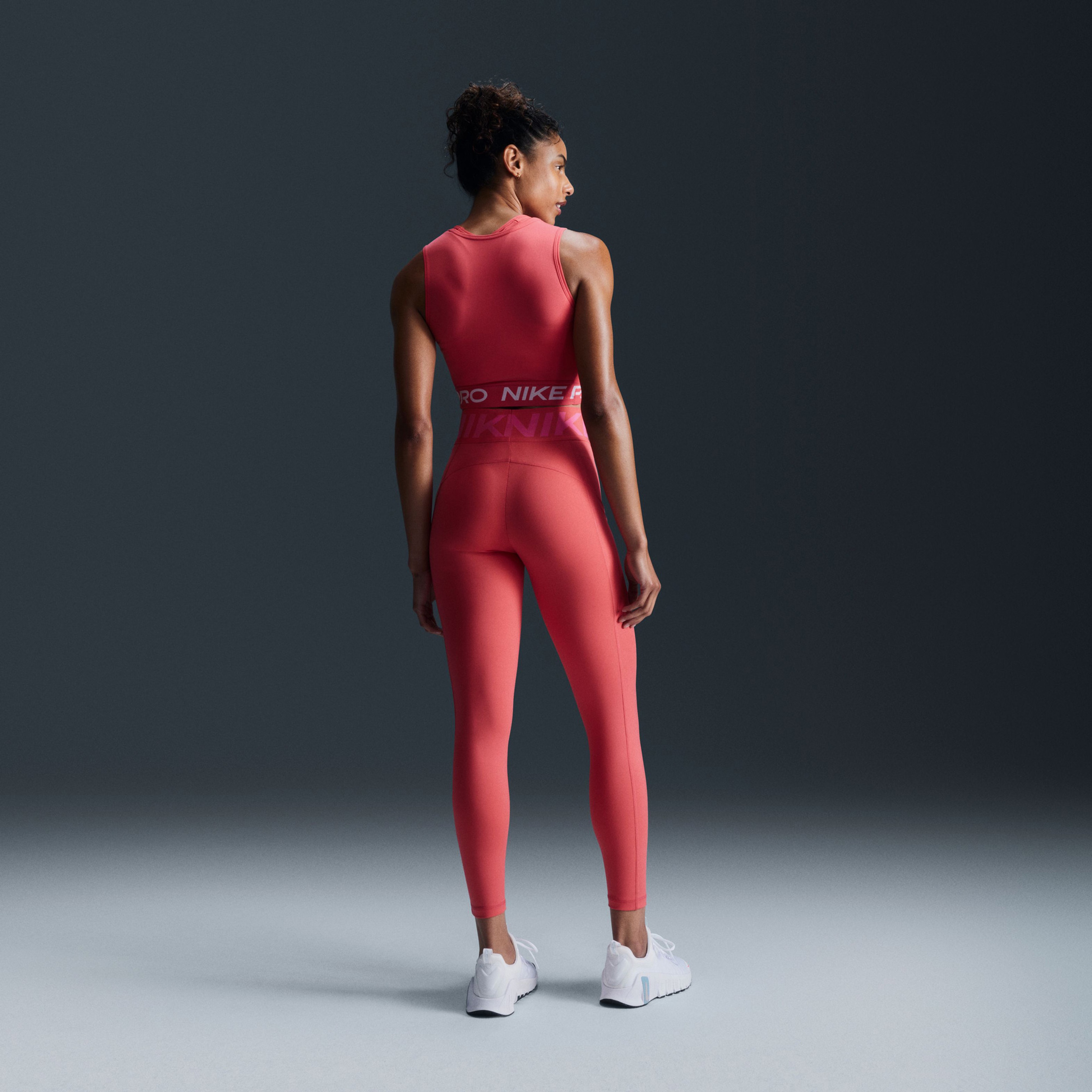 Nike Pro Dri-Fit 366 Kadın Pembe Kolsuz T-Shirt