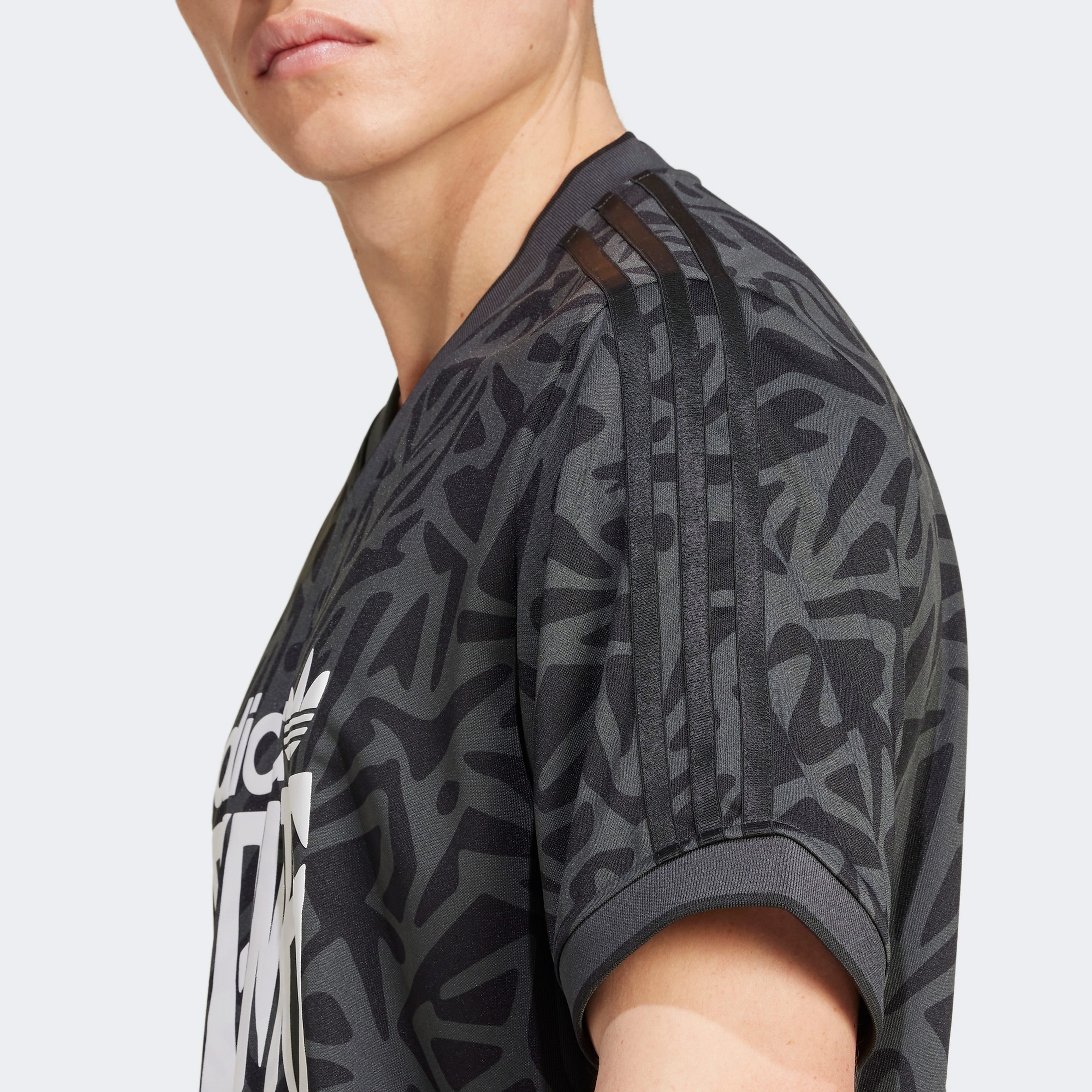 adidas Allover Print Jersey Erkek Gri T-Shirt