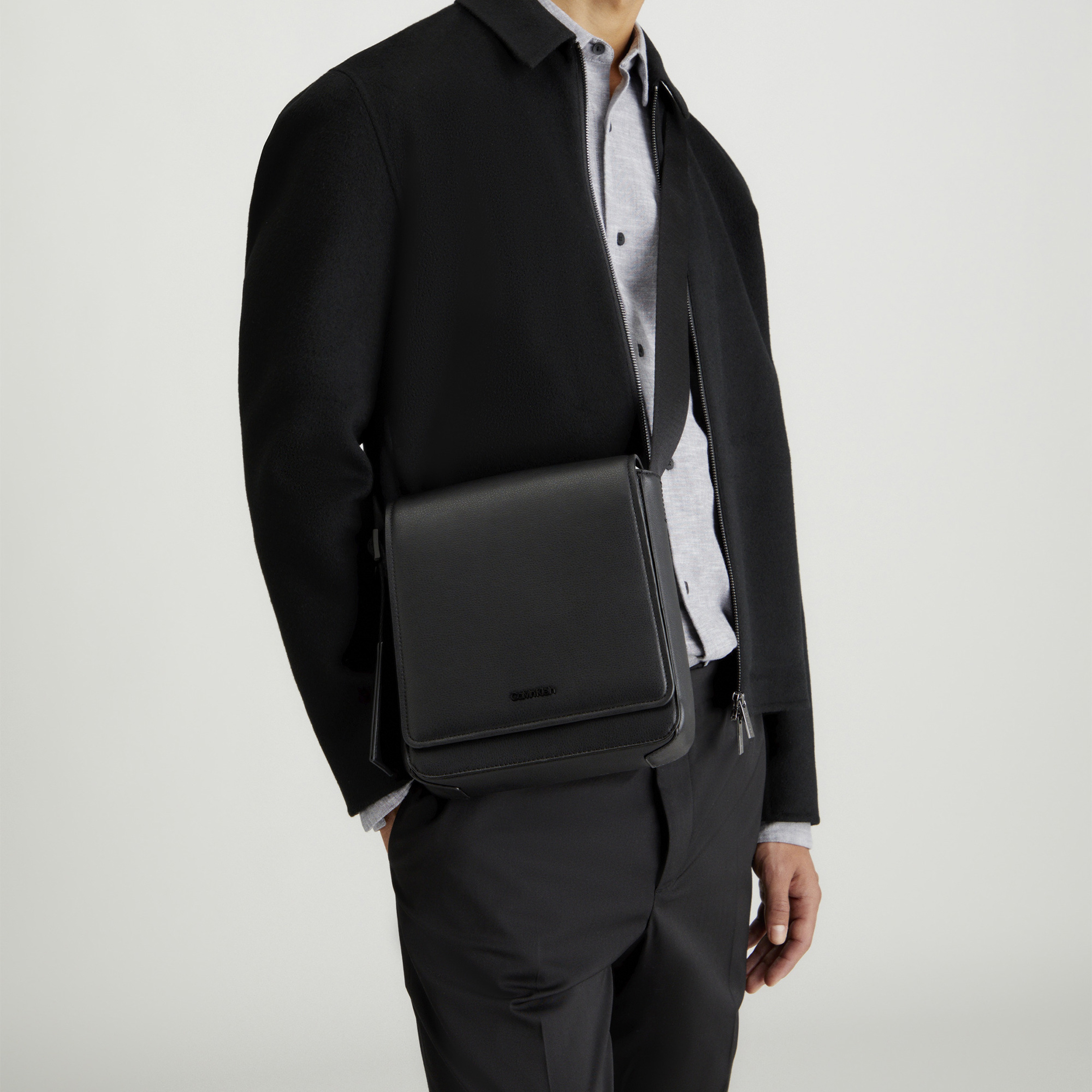 Calvin Klein Minimal Focus Erkek Siyah Çapraz Çanta