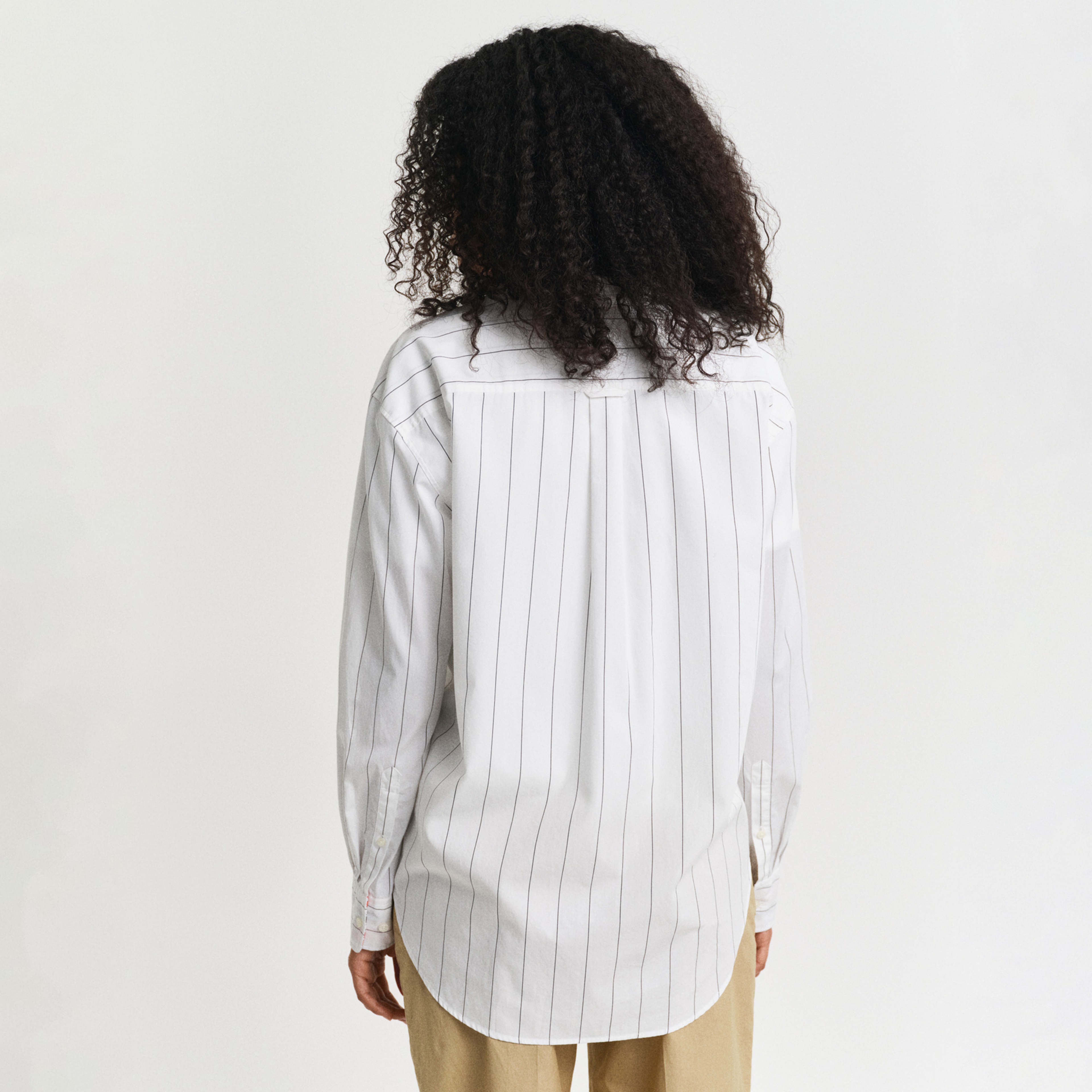 GANT Kadın Beyaz Relaxed Fit Klasik Yaka Çizgili Gömlek