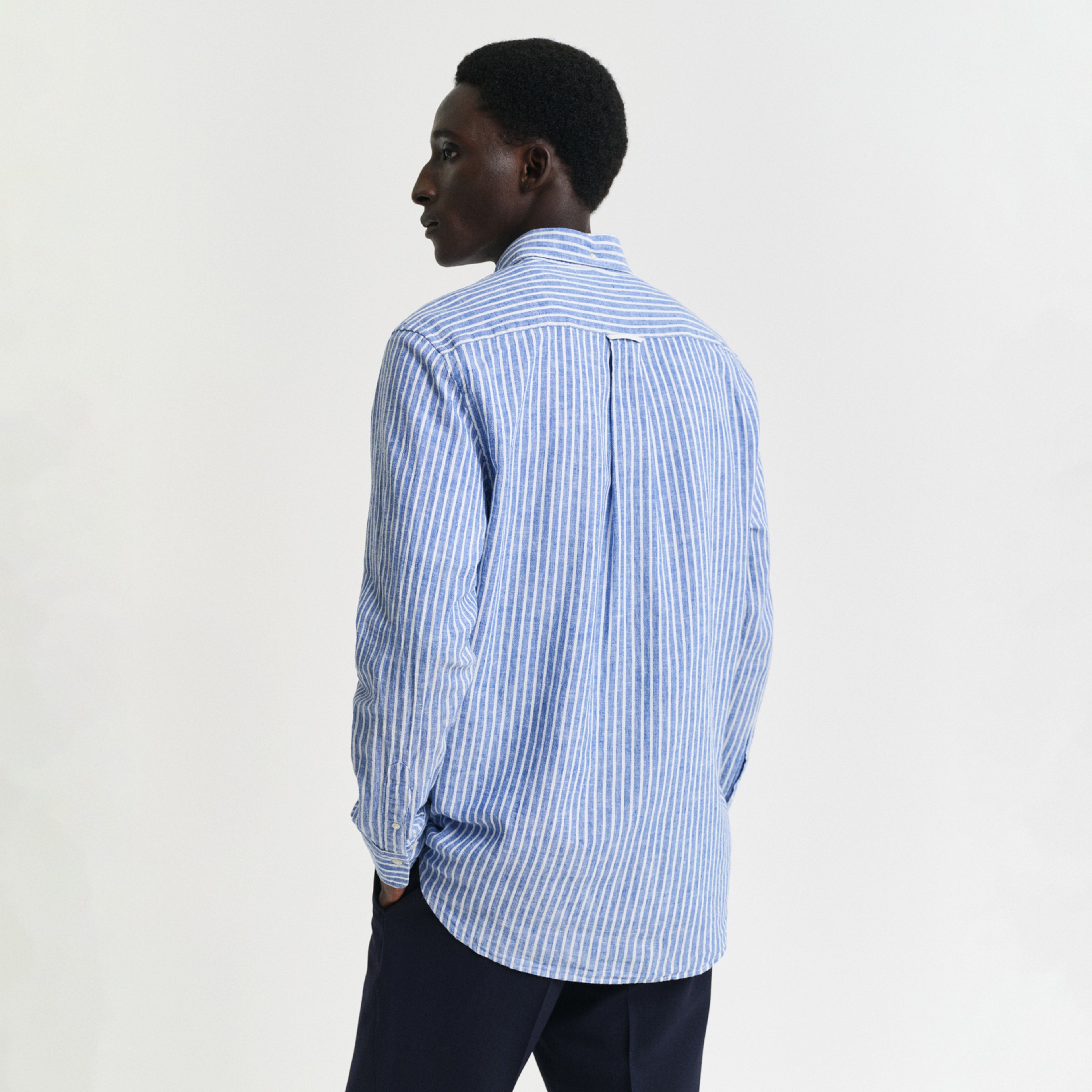 GANT Erkek Lacivert Regular Fit Düğmeli Yaka Çizgili Keten Gömlek